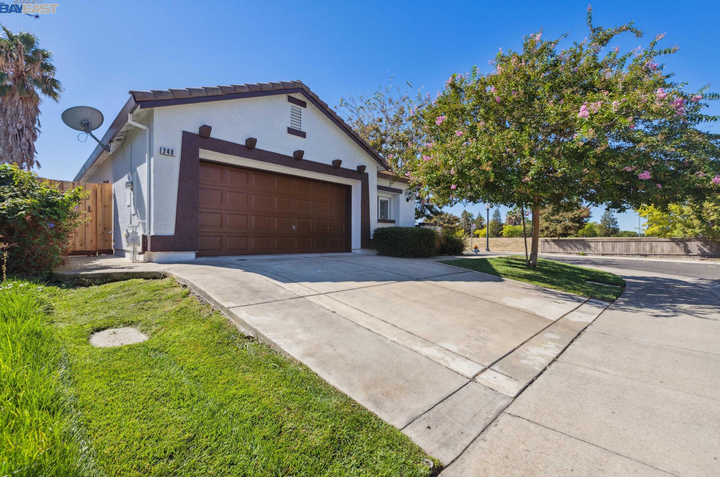 240 Arnold Gamble Cir, Sacramento, CA 95835-1708