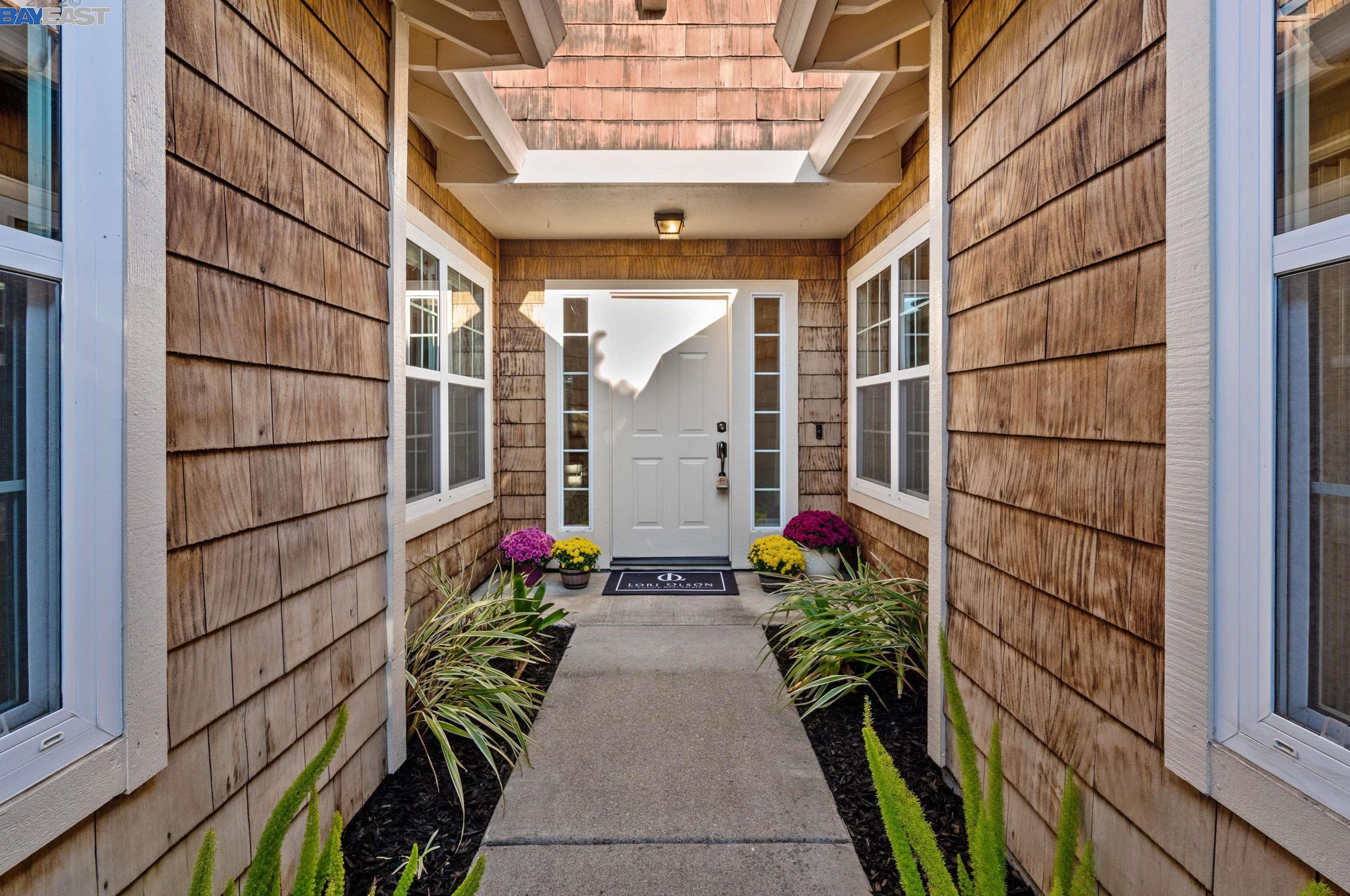 140 Nottingham Dr, Alameda, CA 94502-7436