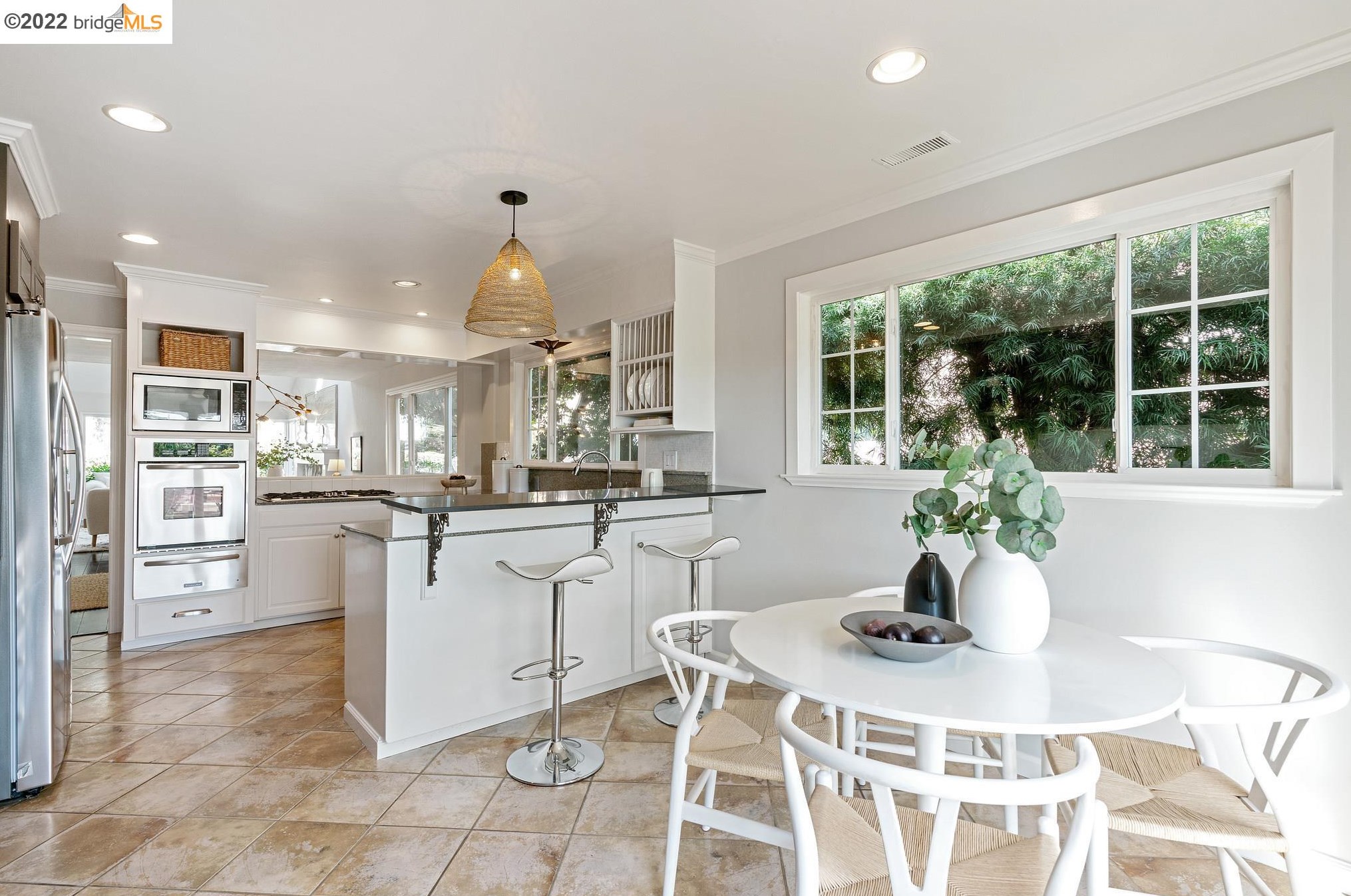 935 Longridge Rd, Oakland CA  94610-2443 exterior
