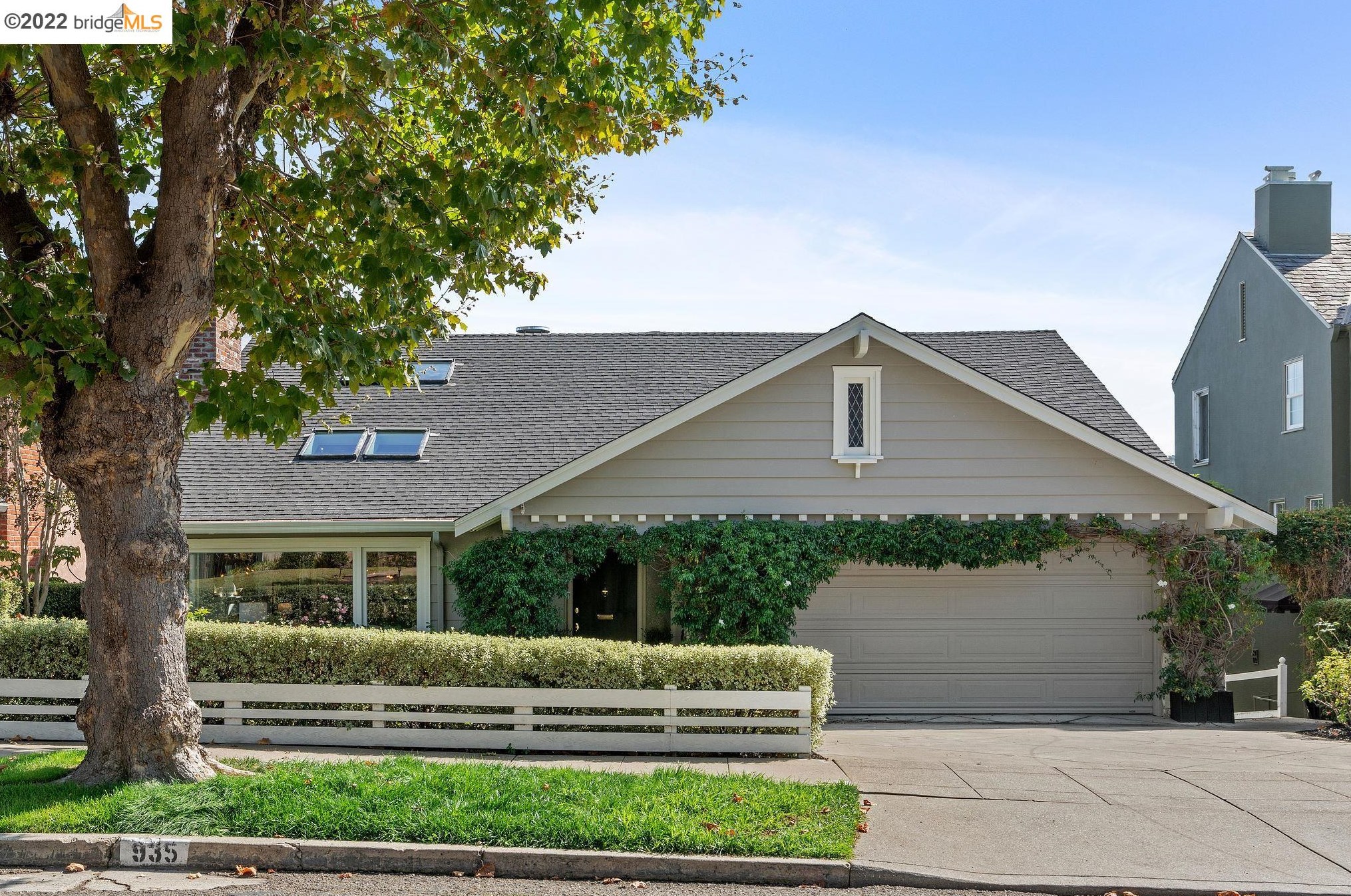 935 Longridge Rd, Oakland CA  94610-2443 exterior