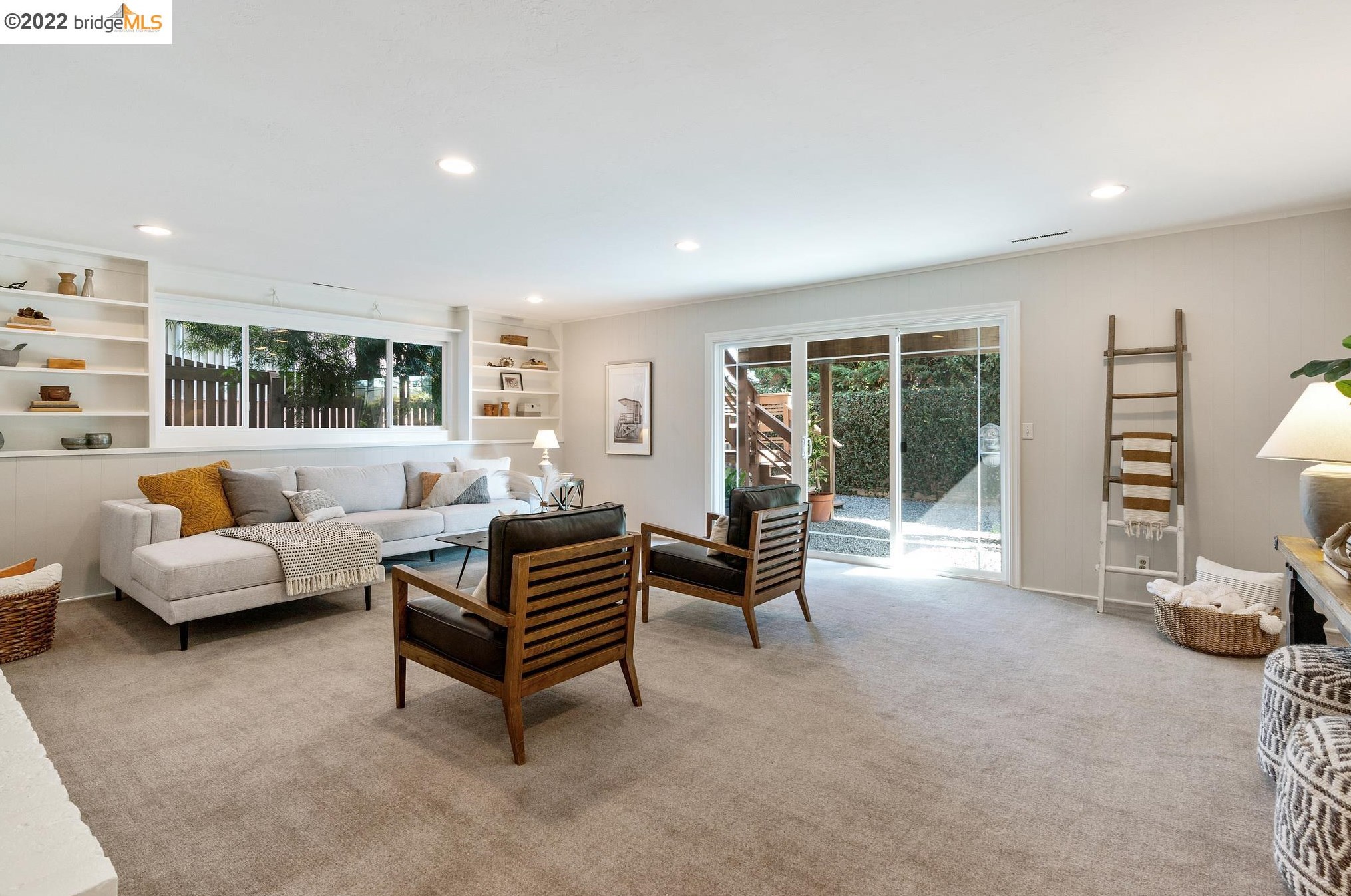 935 Longridge Rd, Oakland CA  94610-2443 exterior