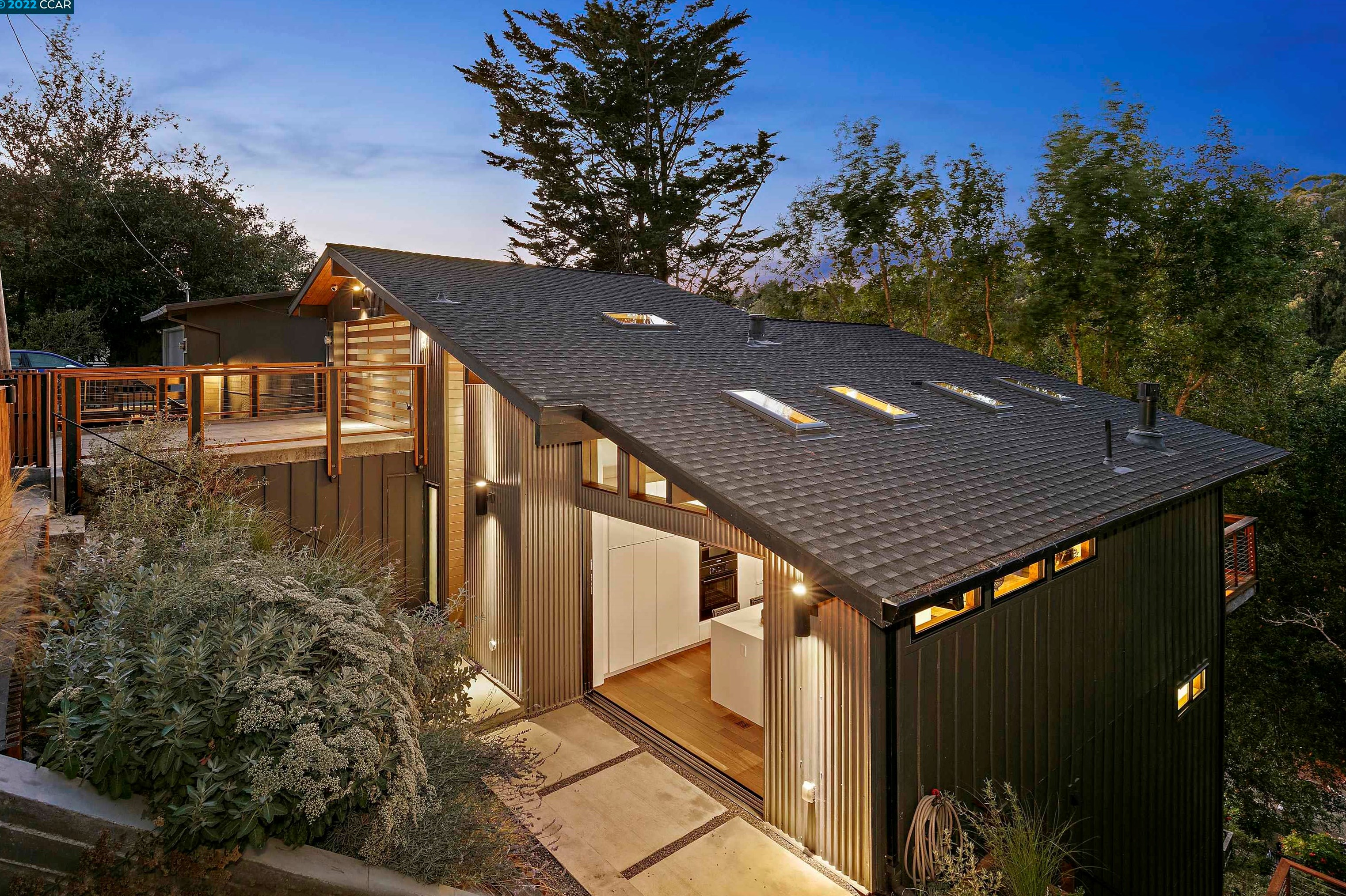 8317 Skyline Blvd, Oakland, CA 94611-1556