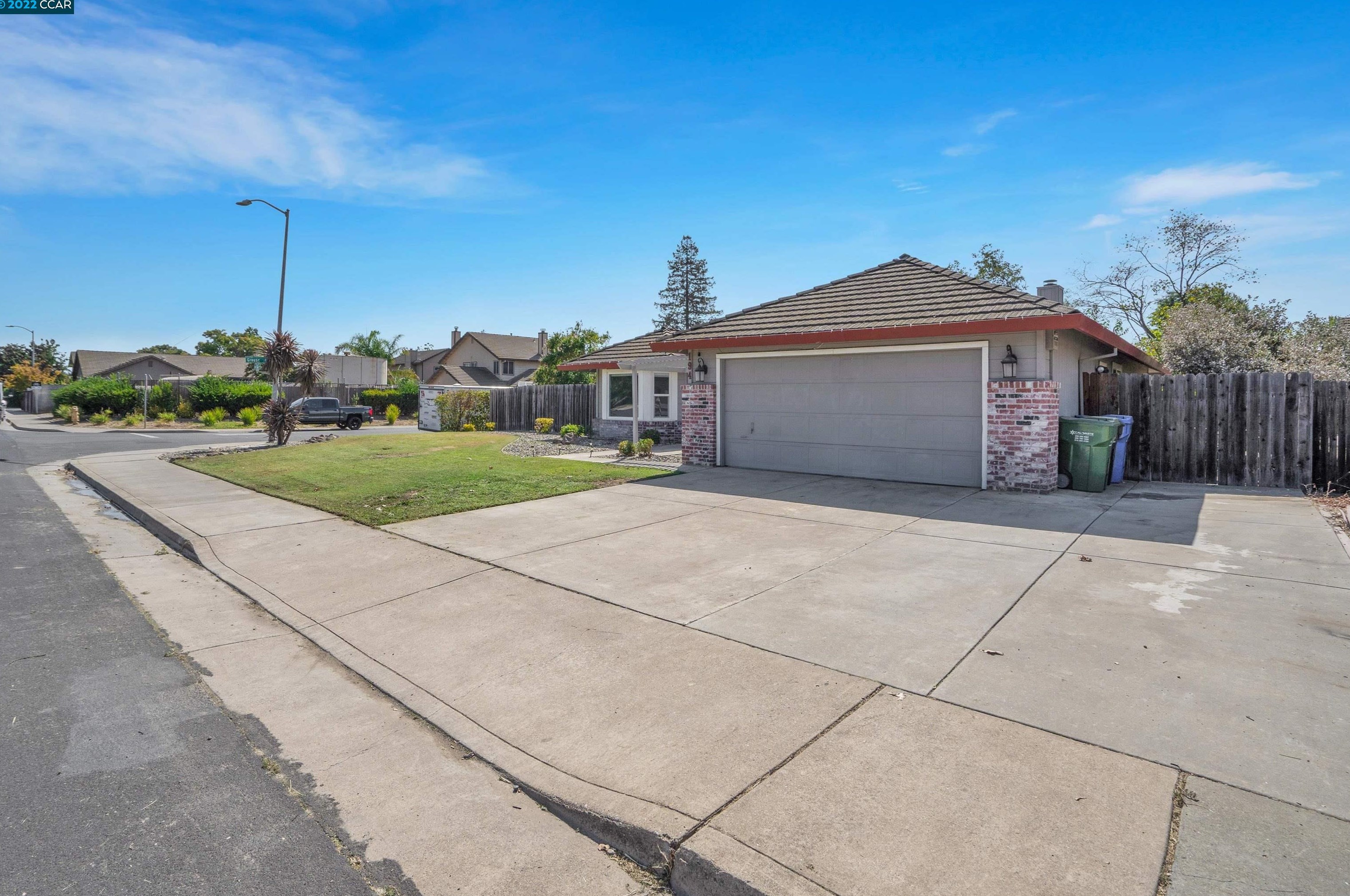194 Elm Ave, Galt, CA 95632-2330