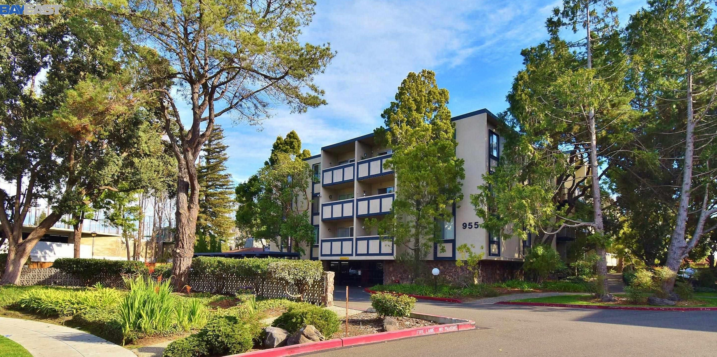 955 Shorepoint Ct, Alameda, CA 94501-5874