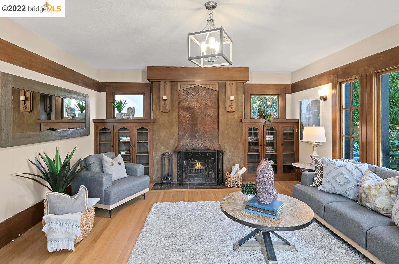 6421 Benvenue Ave, Oakland, CA 94618-1305