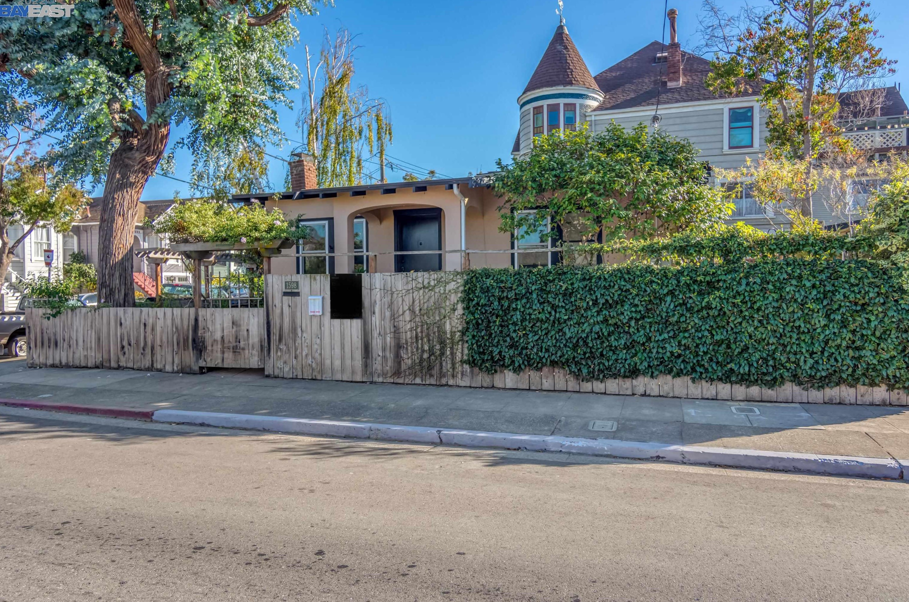 1598 Buena Vista Ave, Alameda, CA 94501-1261