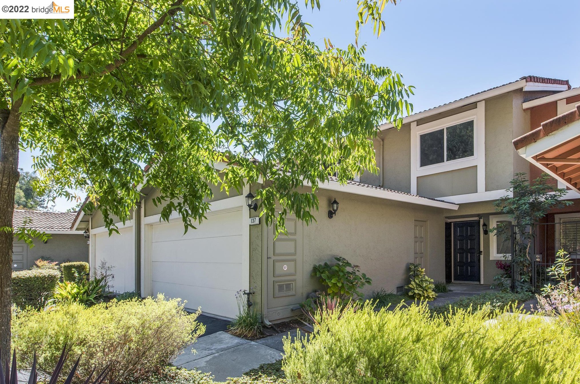 137 Thousand Oaks St, Oakland, CA 94605-4619