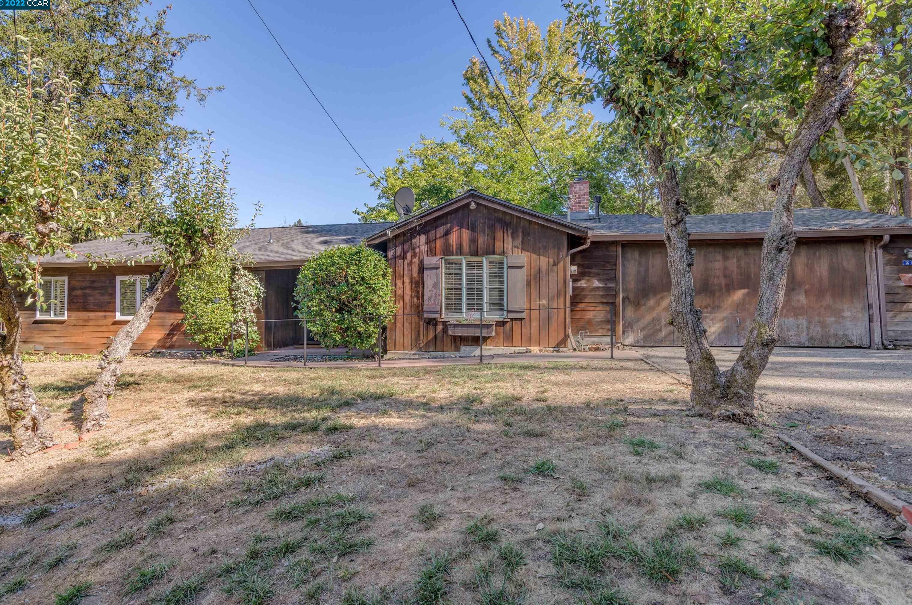 2 Orchard Ct, Orinda, CA 94563