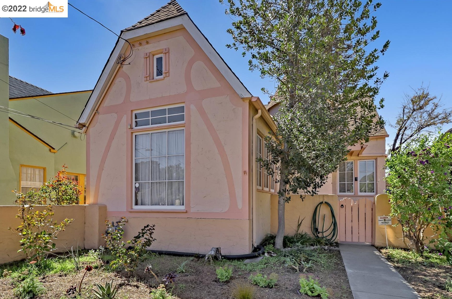 5823 Picardy Dr, Oakland, CA 94605-1181