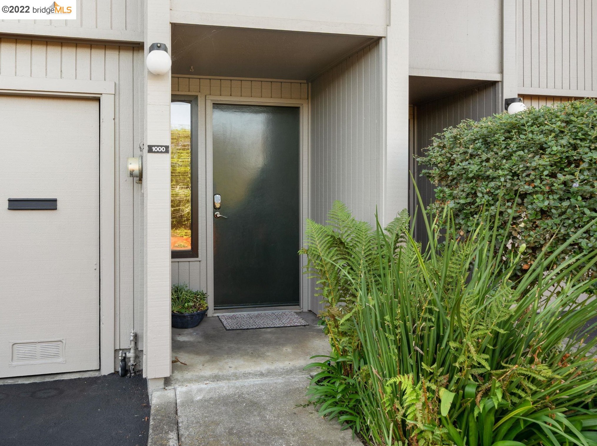 1000 Clubhouse Dr, Hayward, CA 94541-4614