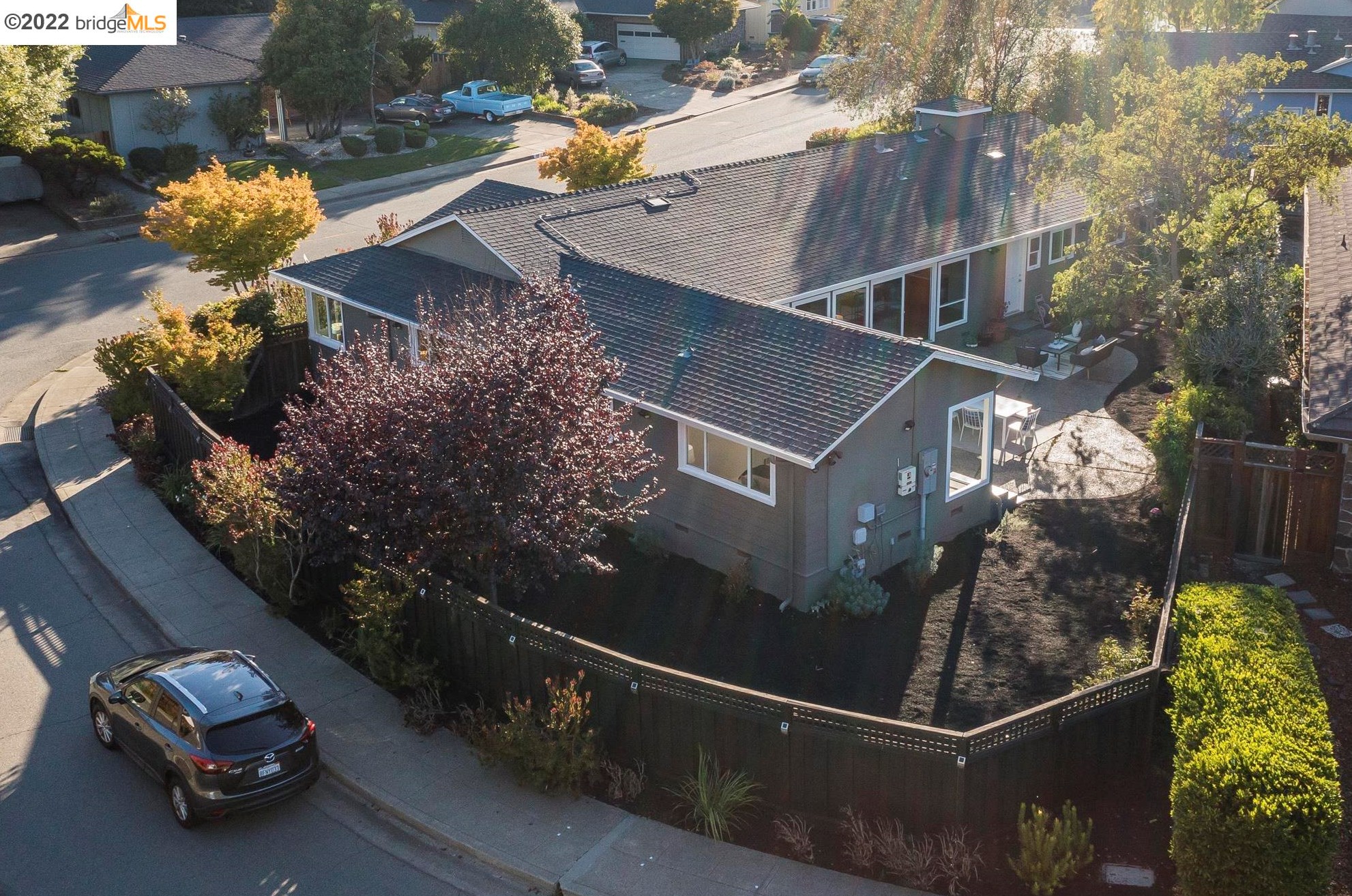 5061 Parkridge Dr, Oakland, CA 94619-3513