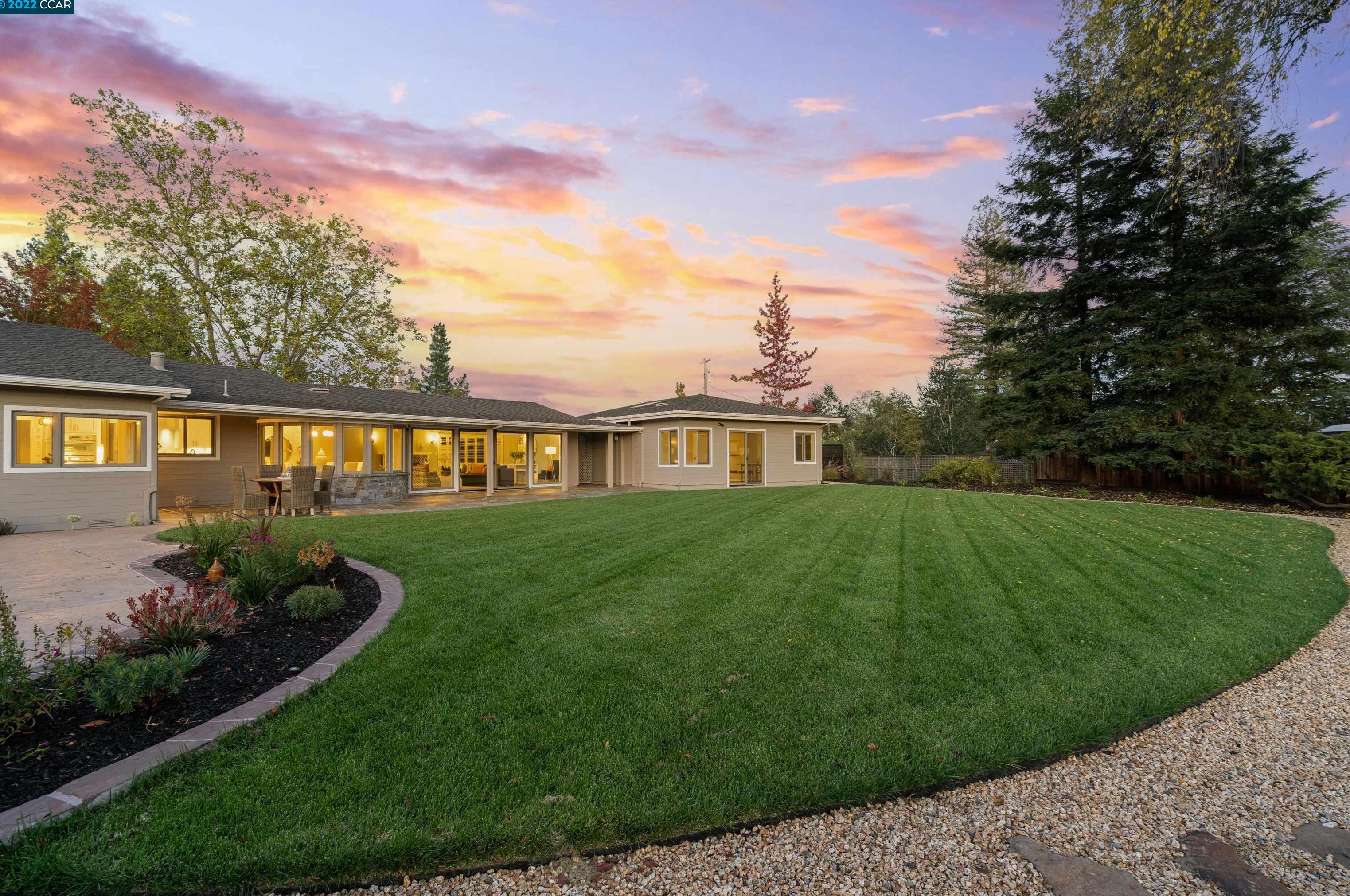 8 Tappan Ct, Orinda, CA 94563