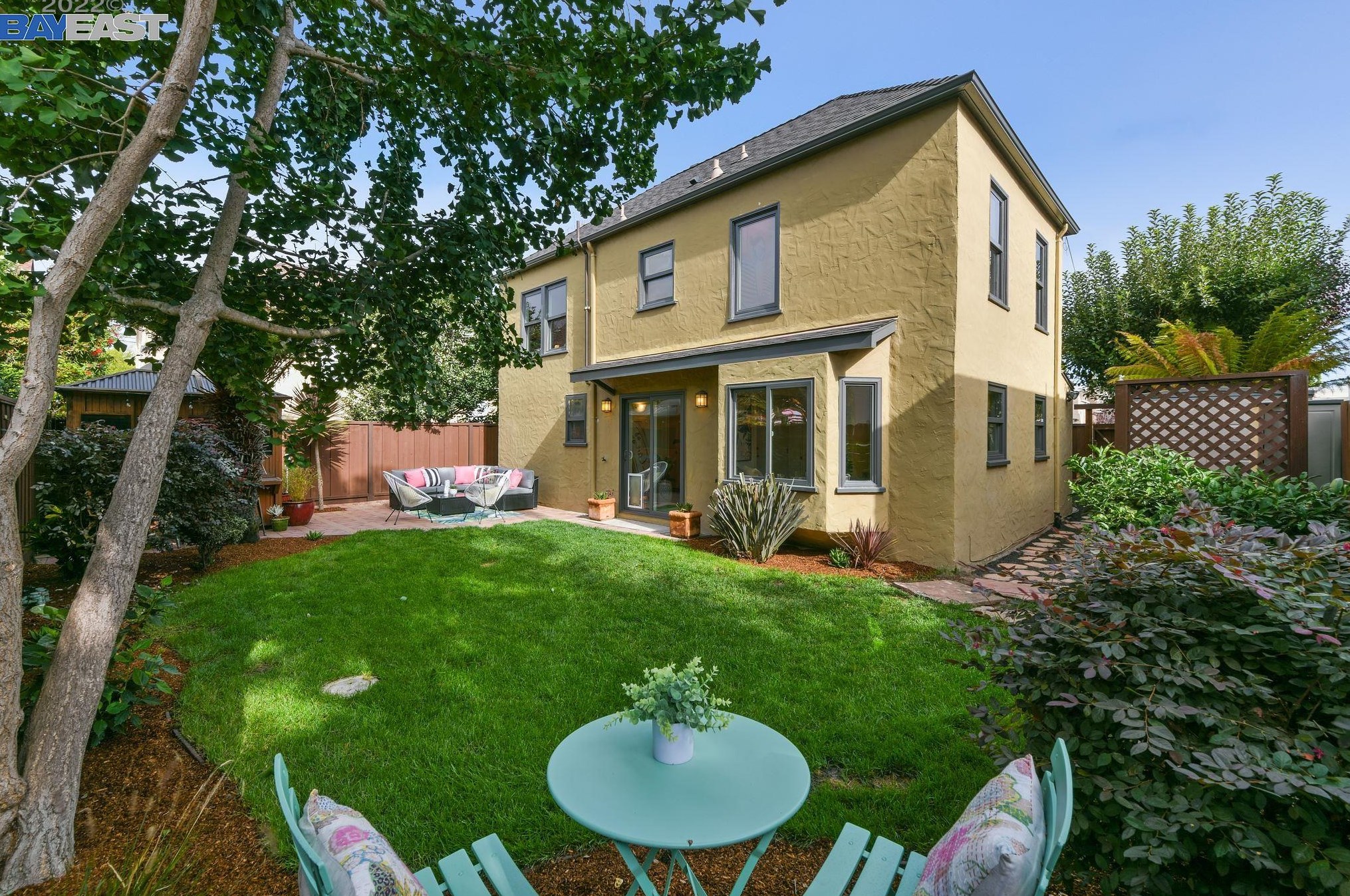 2708 Calhoun St, Alameda, CA 94501-5443