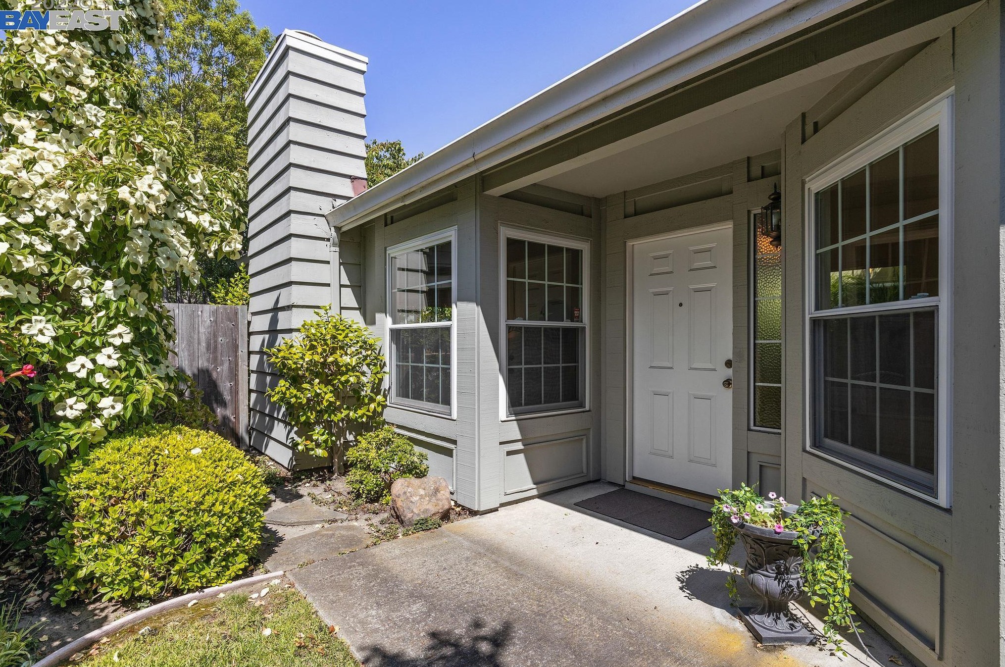 142 Brighton Rd, Alameda, CA 94502-6440