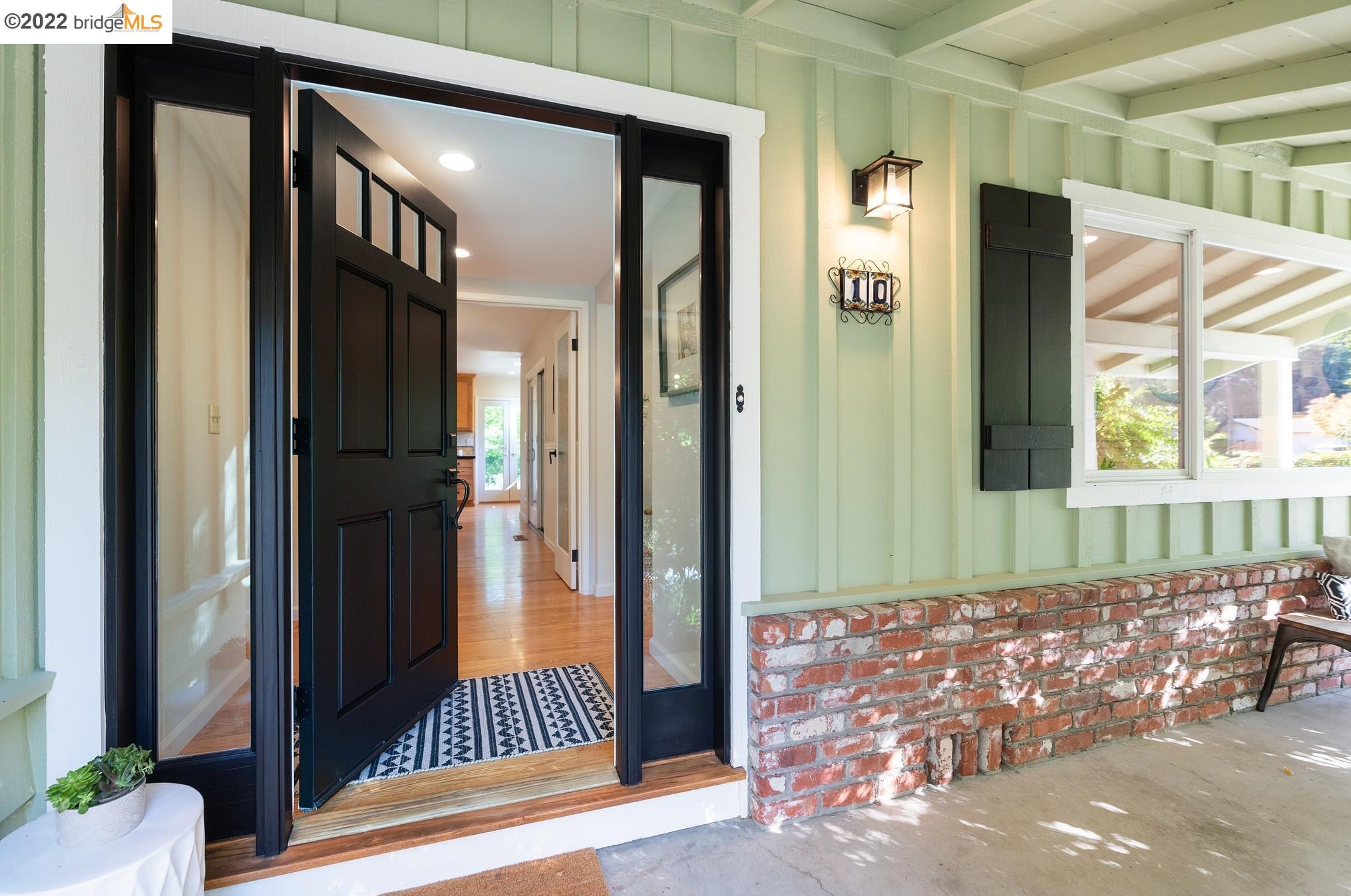 10 Woodside Dr, Moraga, CA 94556-1219