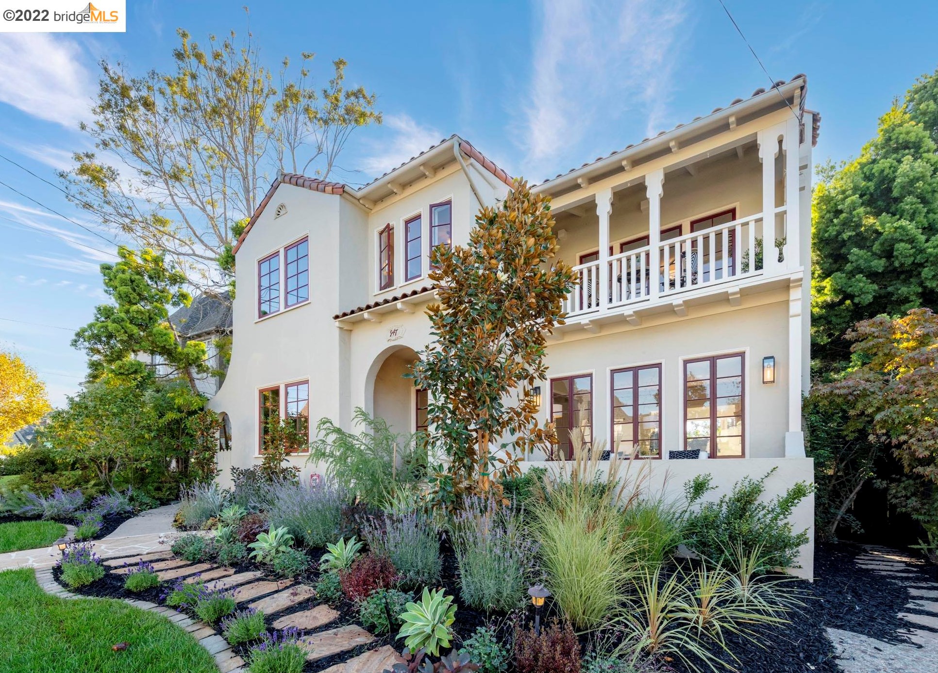 947 Larkspur Rd, Oakland, CA 94610-2404