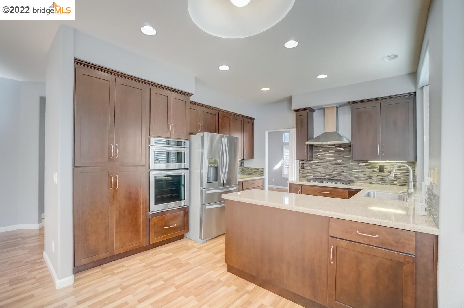 1806 Pembridge St, Petaluma CA  94954-8576 exterior