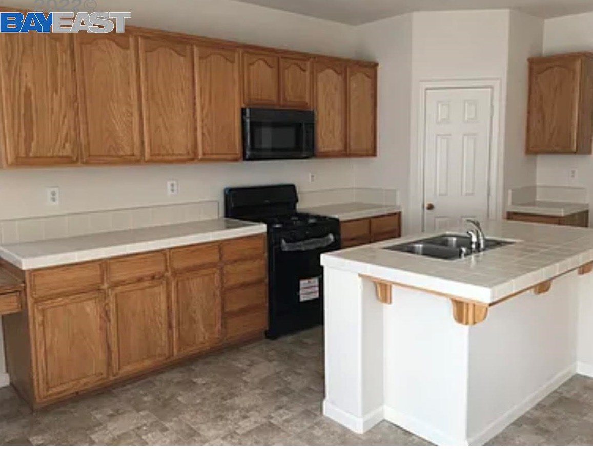 1825 Liquid Amber Ln, Ceres CA 95307-7418 exterior