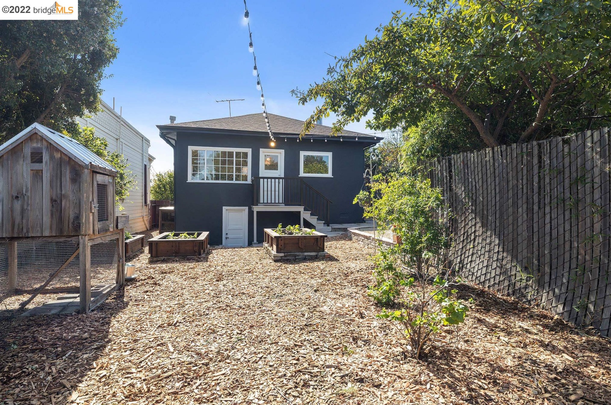 720 21 St, Oakland CA 94606-2014 exterior