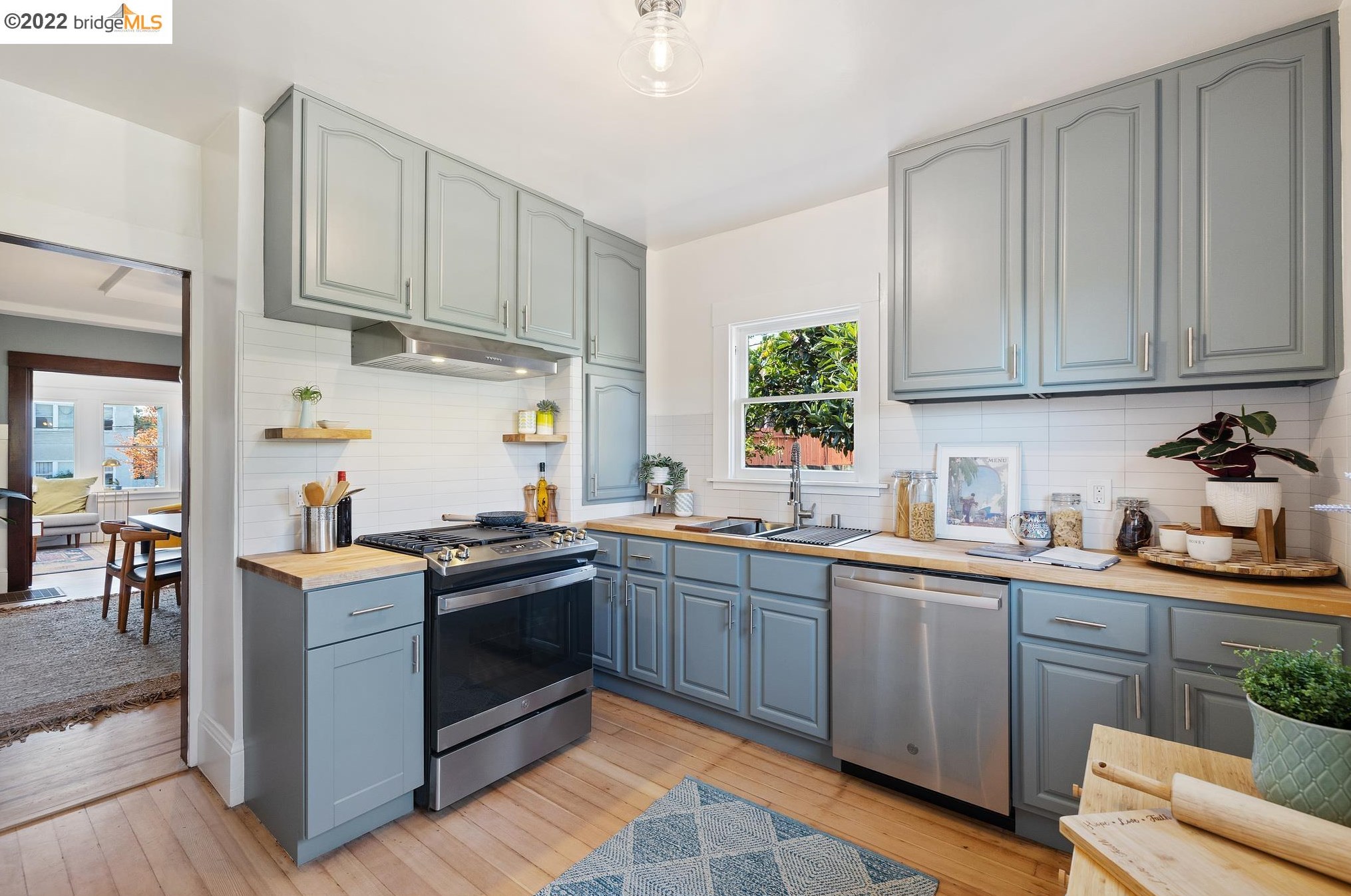 720 21 St, Oakland CA 94606-2014 exterior