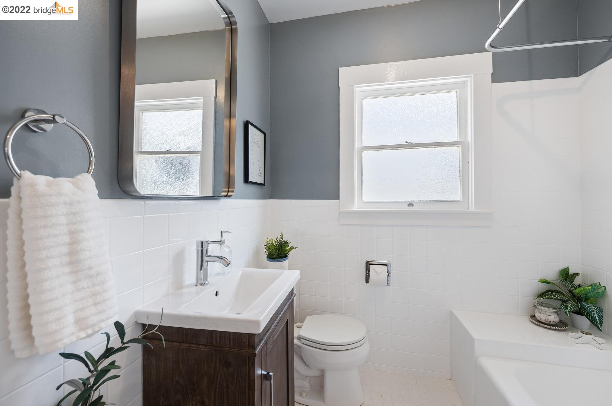 720 21 St, Oakland CA 94606-2014 exterior