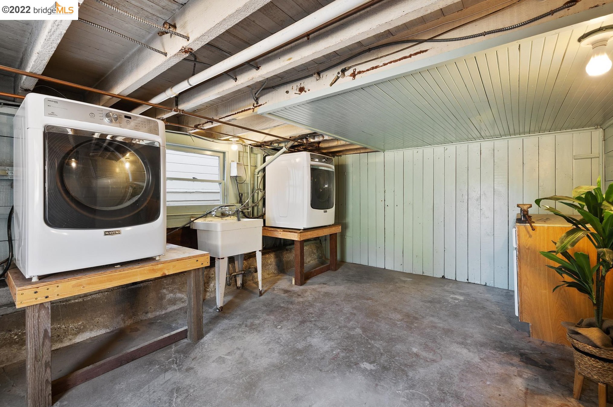 720 21 St, Oakland CA 94606-2014 exterior