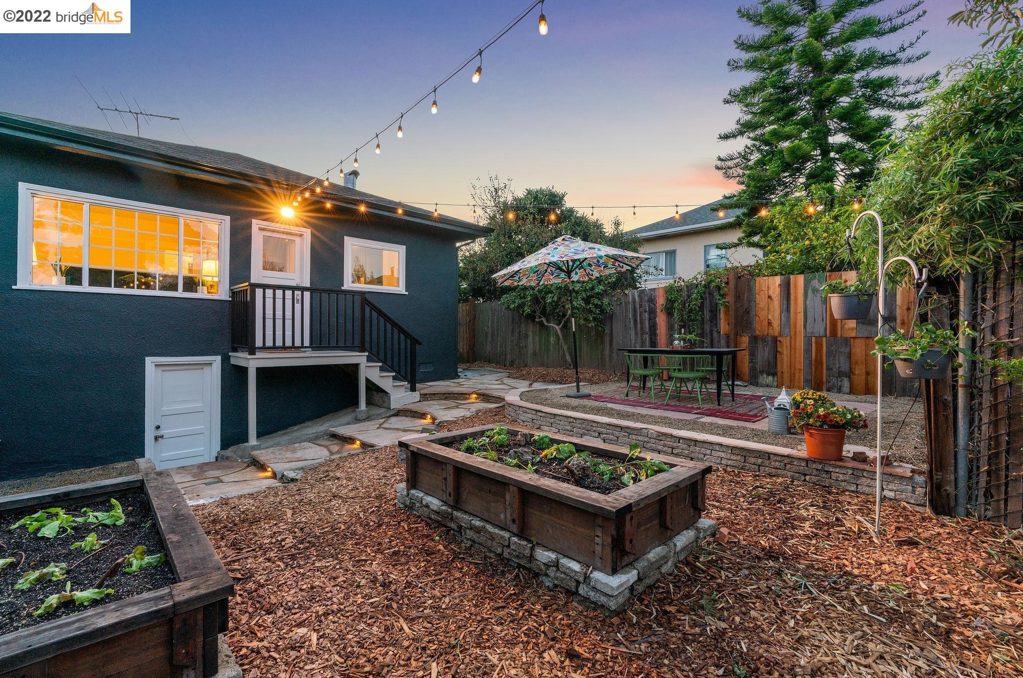 720 21 St, Oakland CA 94606-2014 exterior