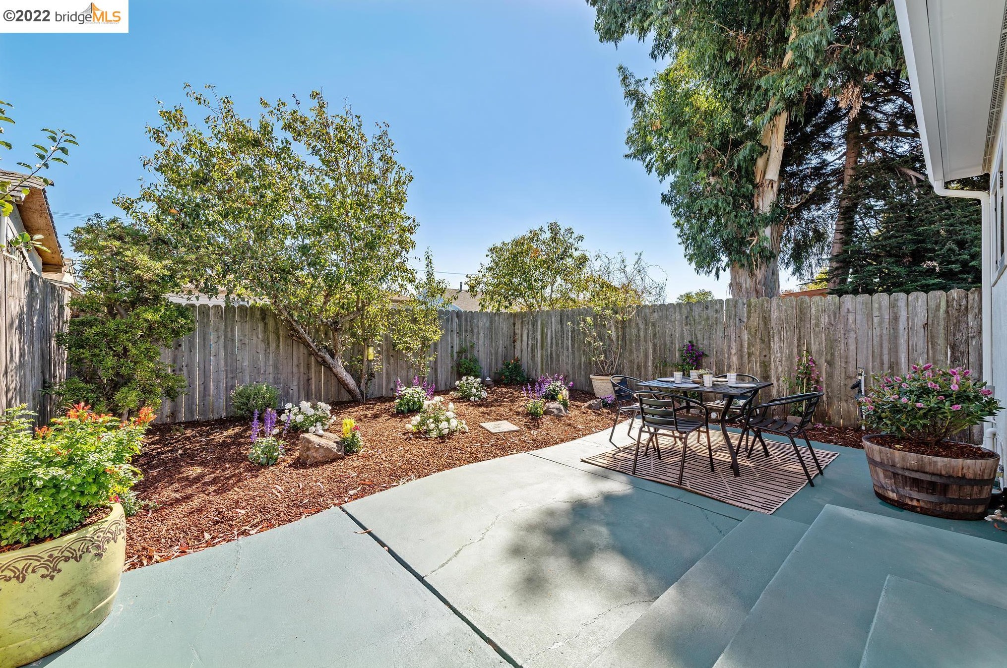 658 38th St, Richmond, CA 94805-1702