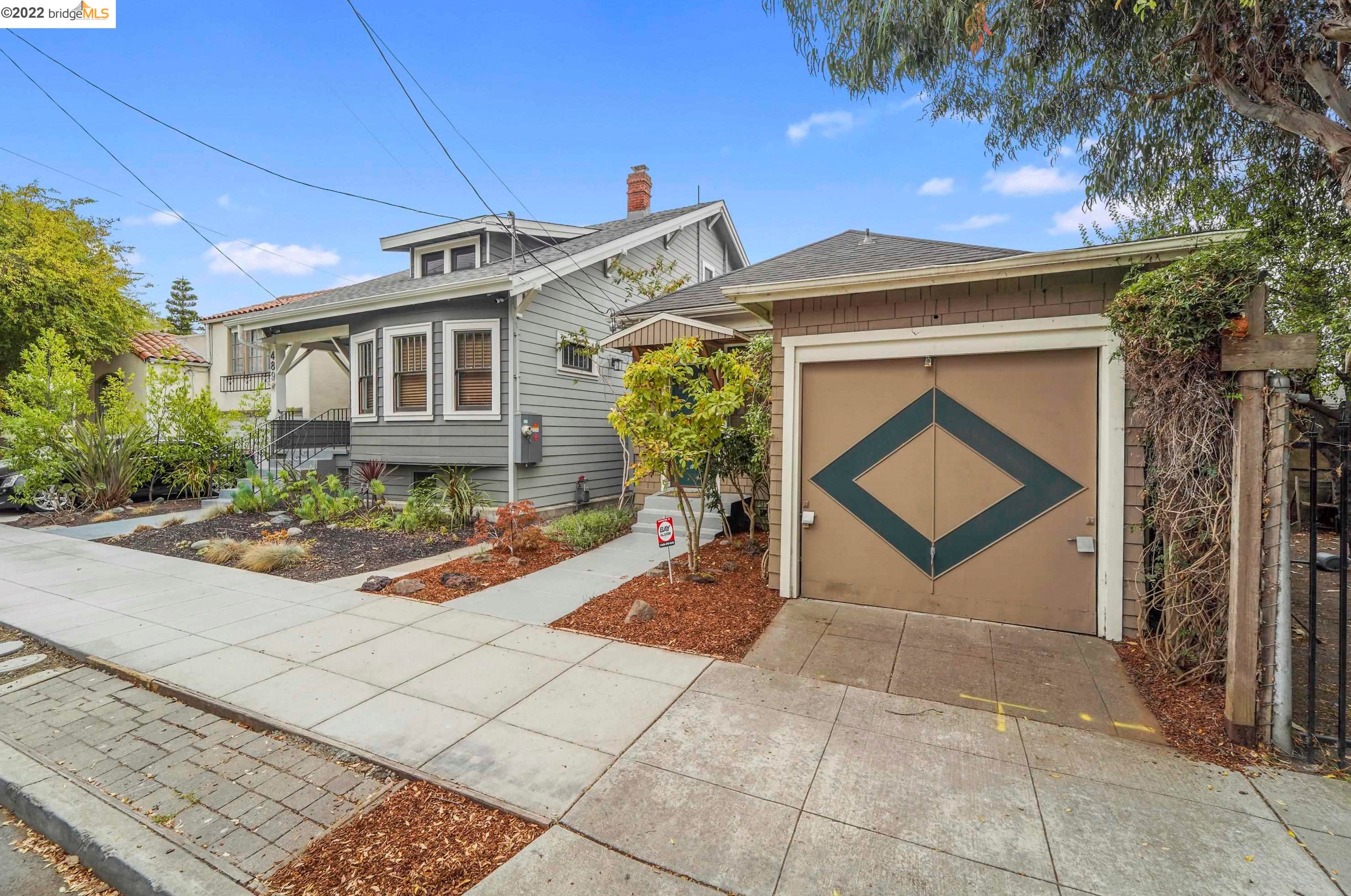 491 Mcauley St, Oakland, CA 94609-1545