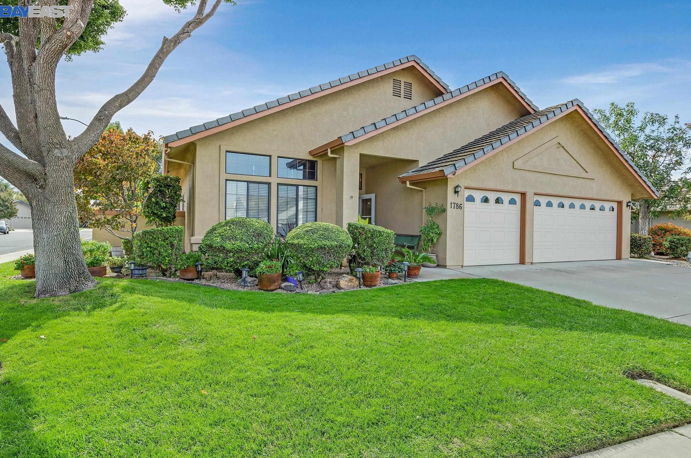 1786 Brookside Dr, Manteca, CA 95336-8511