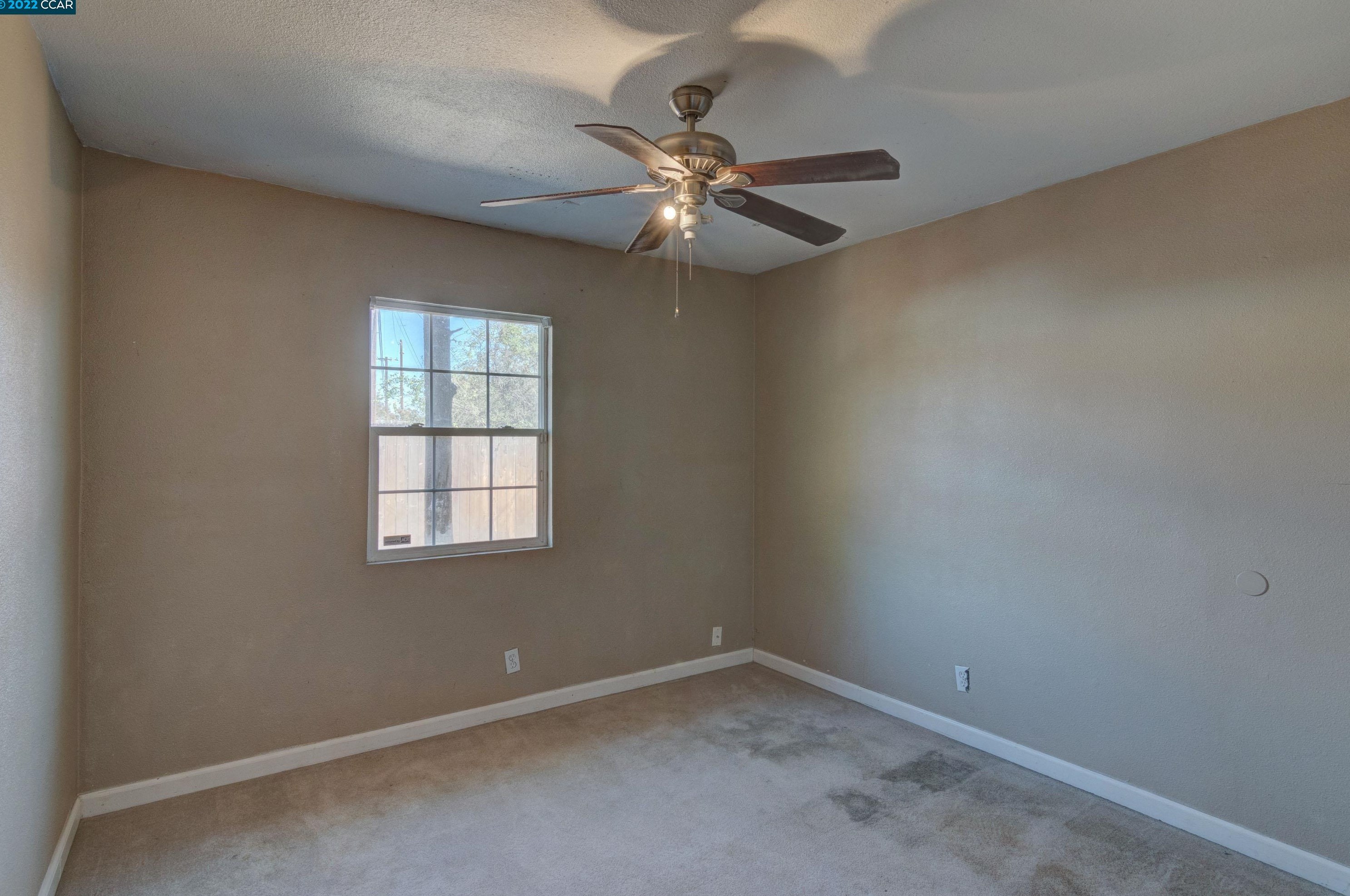 2242 Rockbridge Rd, Sacramento, CA 95815-4129