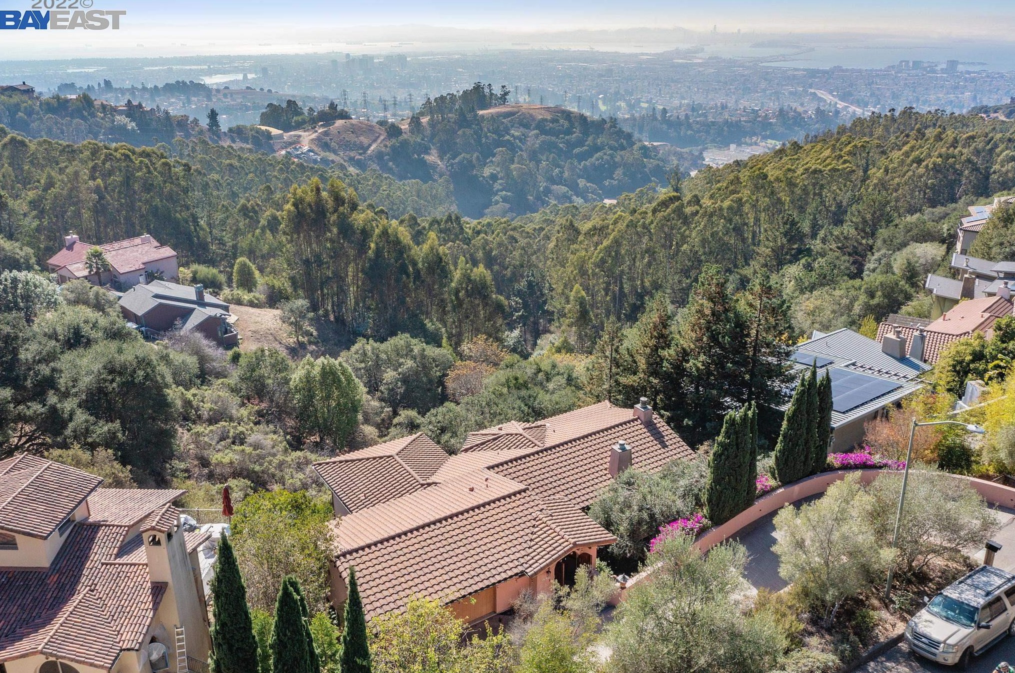 6035 Skyline Blvd, Oakland, CA 94611-1051