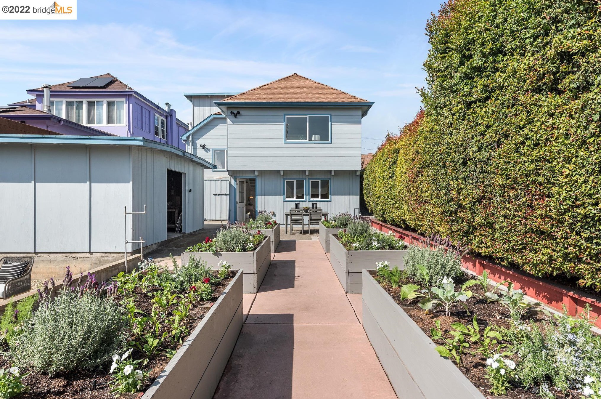 572 Montclair Ave, Oakland CA 94606-1550 exterior