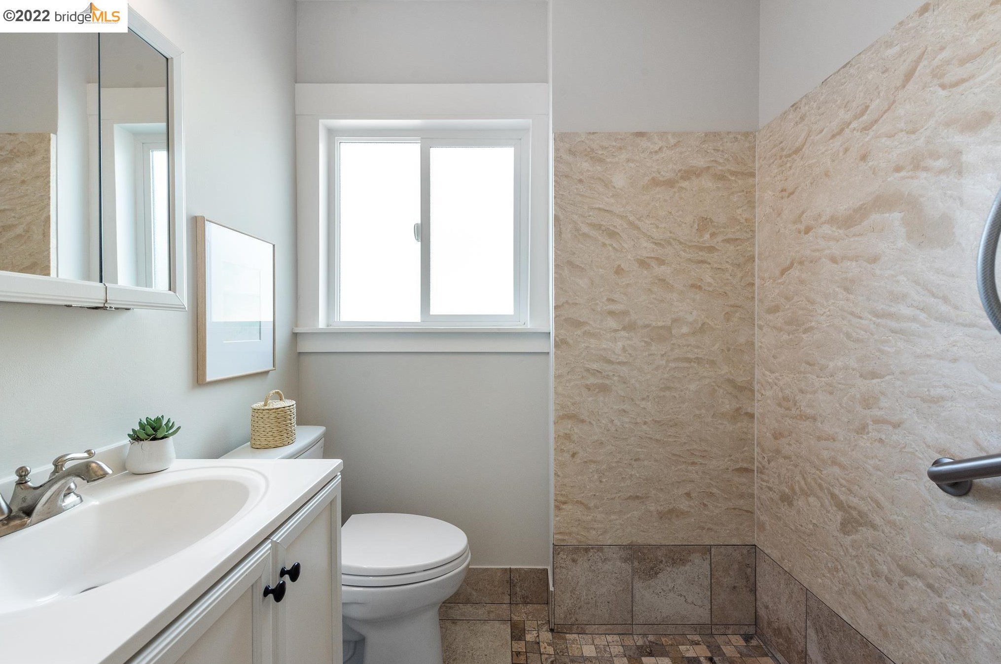 572 Montclair Ave, Oakland CA 94606-1550 exterior