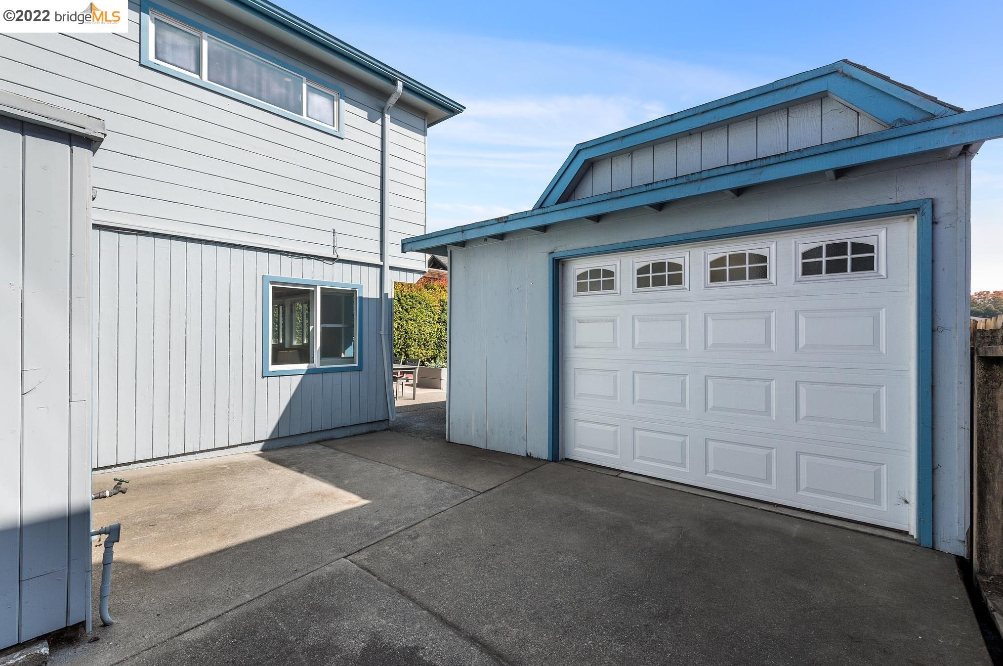 572 Montclair Ave, Oakland CA 94606-1550 exterior