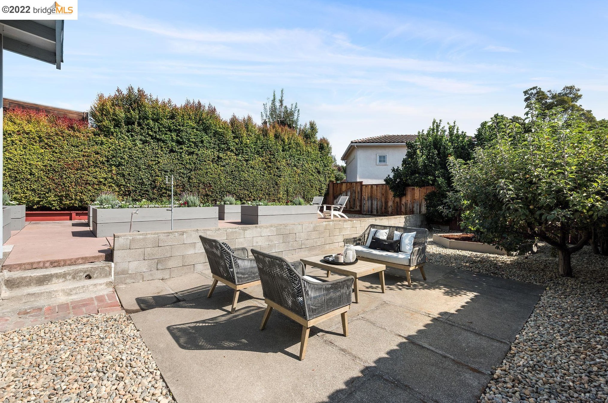 572 Montclair Ave, Oakland CA 94606-1550 exterior