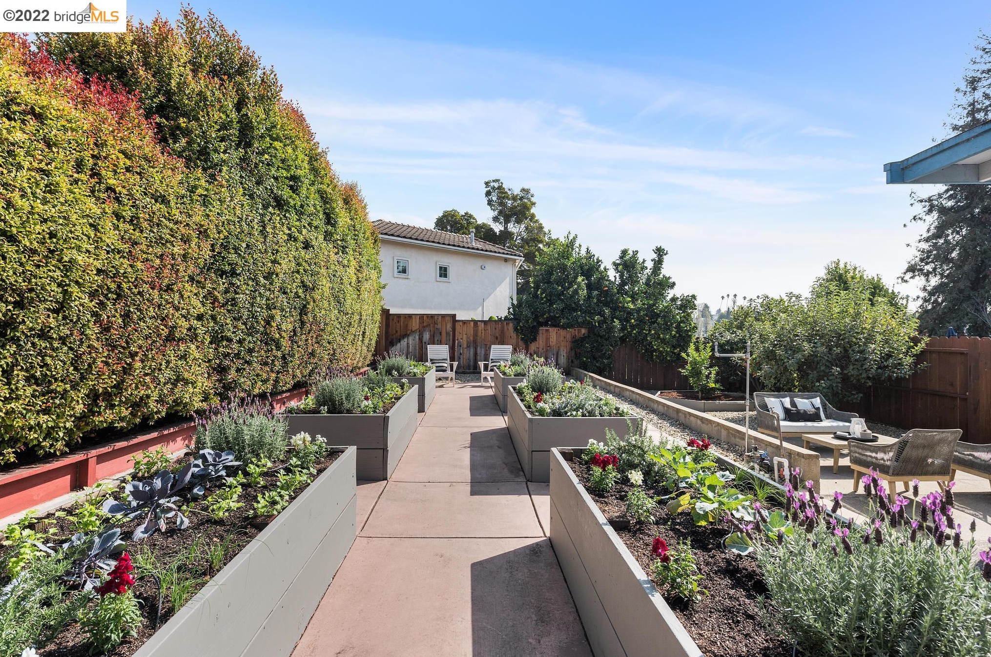 572 Montclair Ave, Oakland CA 94606-1550 exterior