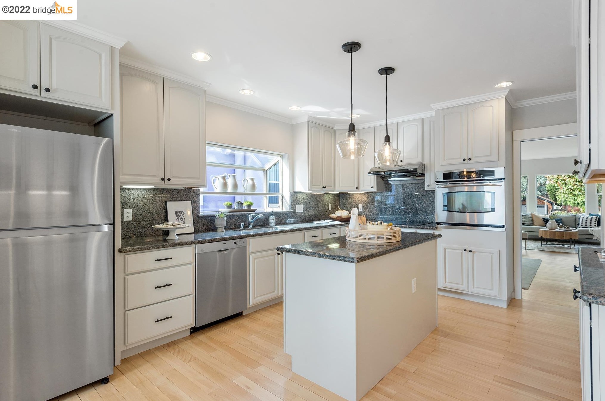 572 Montclair Ave, Oakland CA 94606-1550 exterior