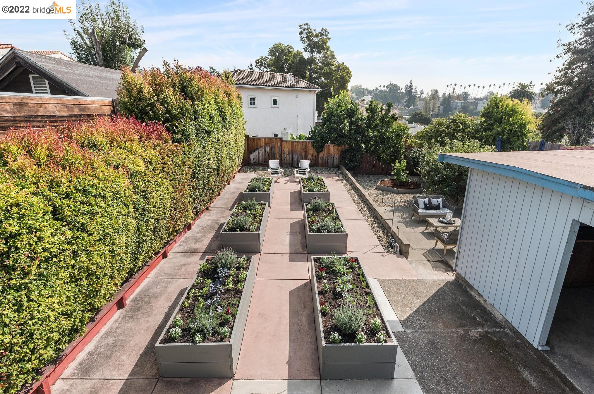 572 Montclair Ave, Oakland CA 94606-1550 exterior