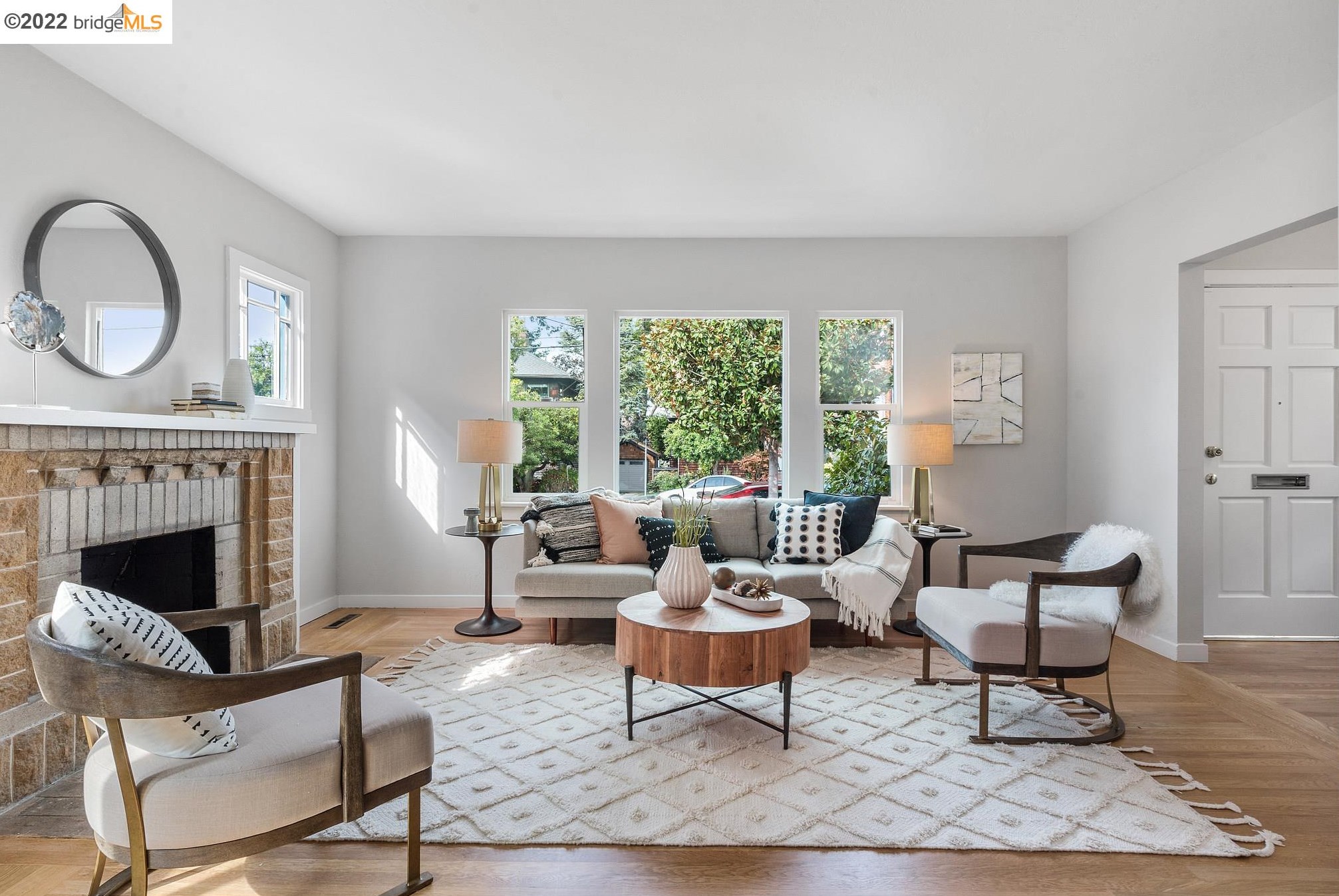 572 Montclair Ave, Oakland CA 94606-1550 exterior