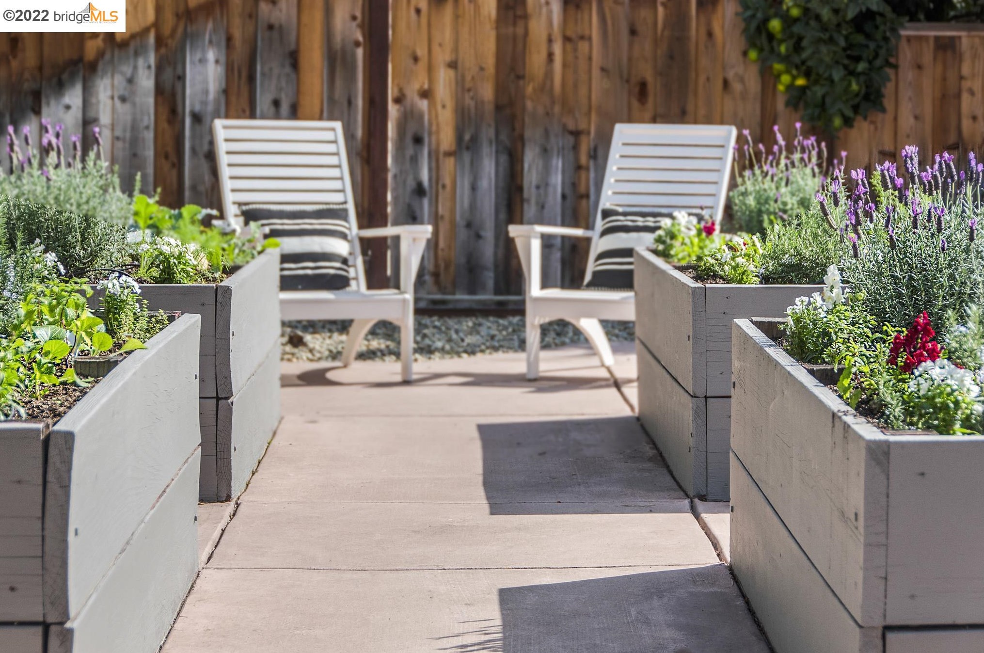 572 Montclair Ave, Oakland CA 94606-1550 exterior