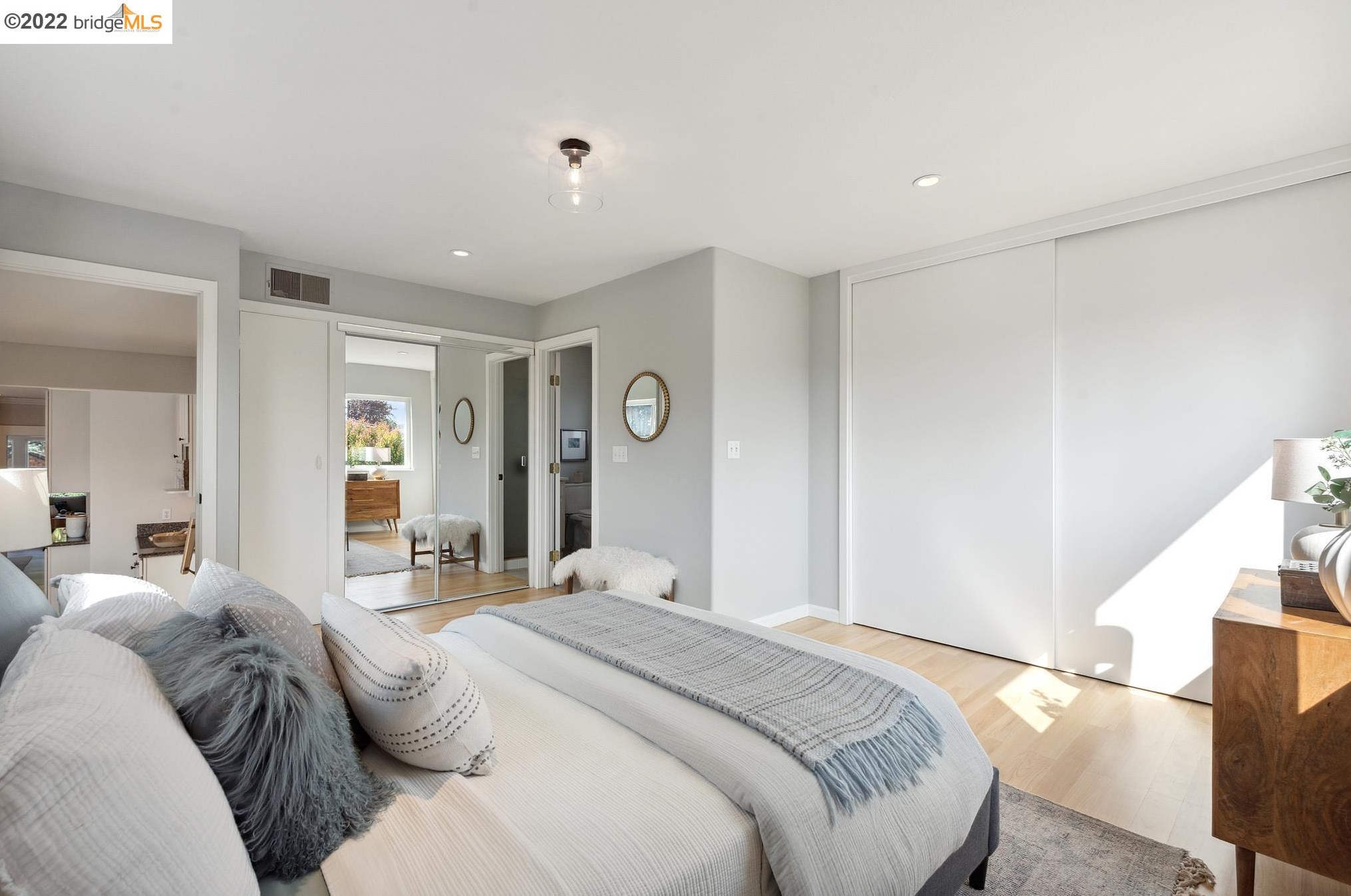 572 Montclair Ave, Oakland CA 94606-1550 exterior