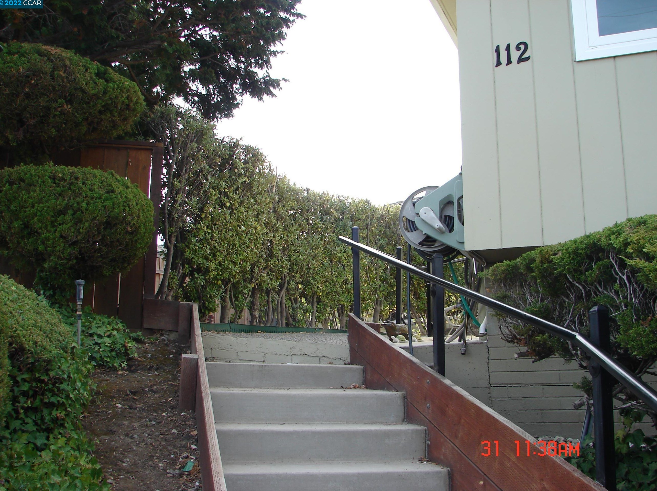 112 Sequoyah View Dr, Oakland, CA 94605-4909