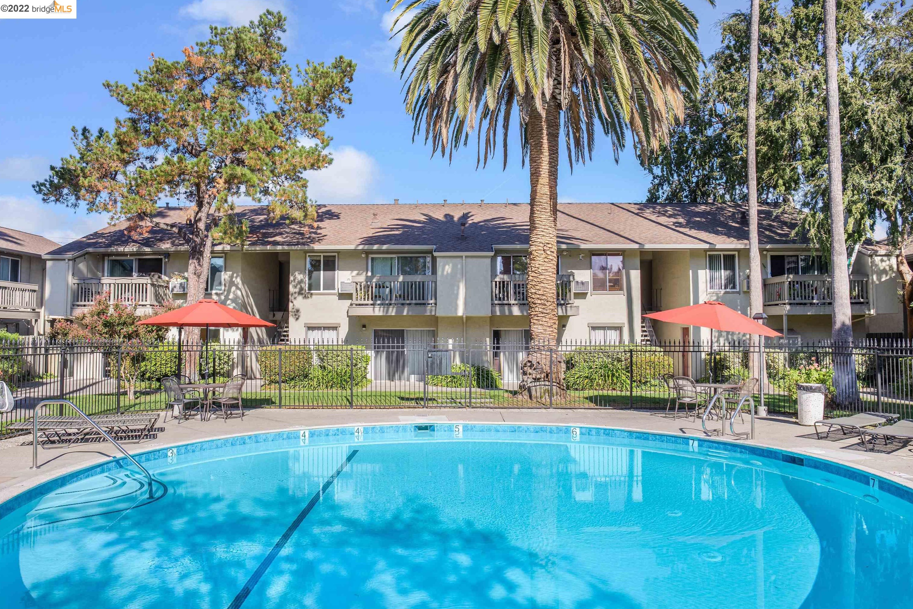 2562 Walnut Blvd, Walnut Creek CA  94596-4213 exterior