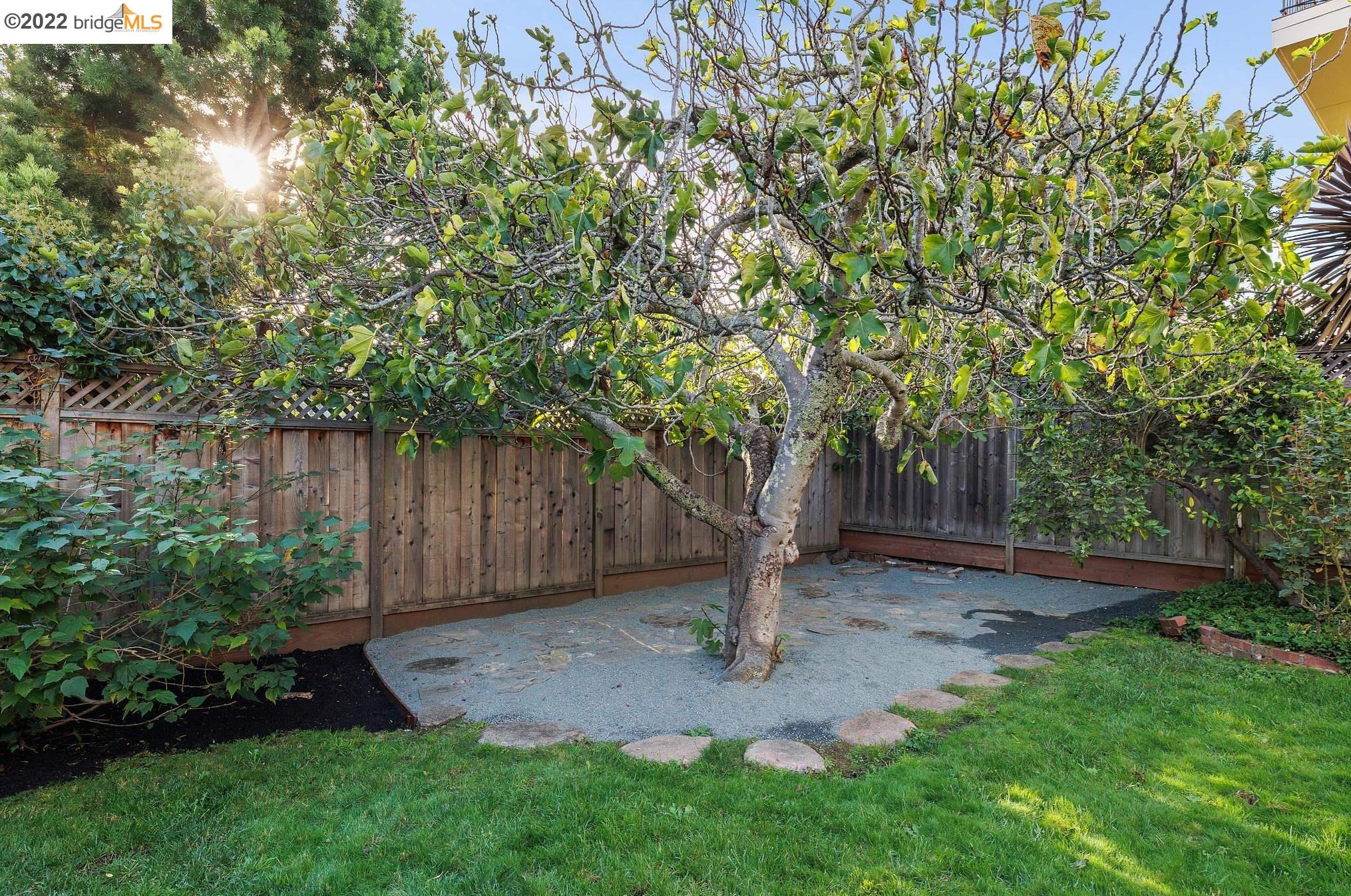 5039 Proctor Ave, Oakland CA 94618-2736 exterior