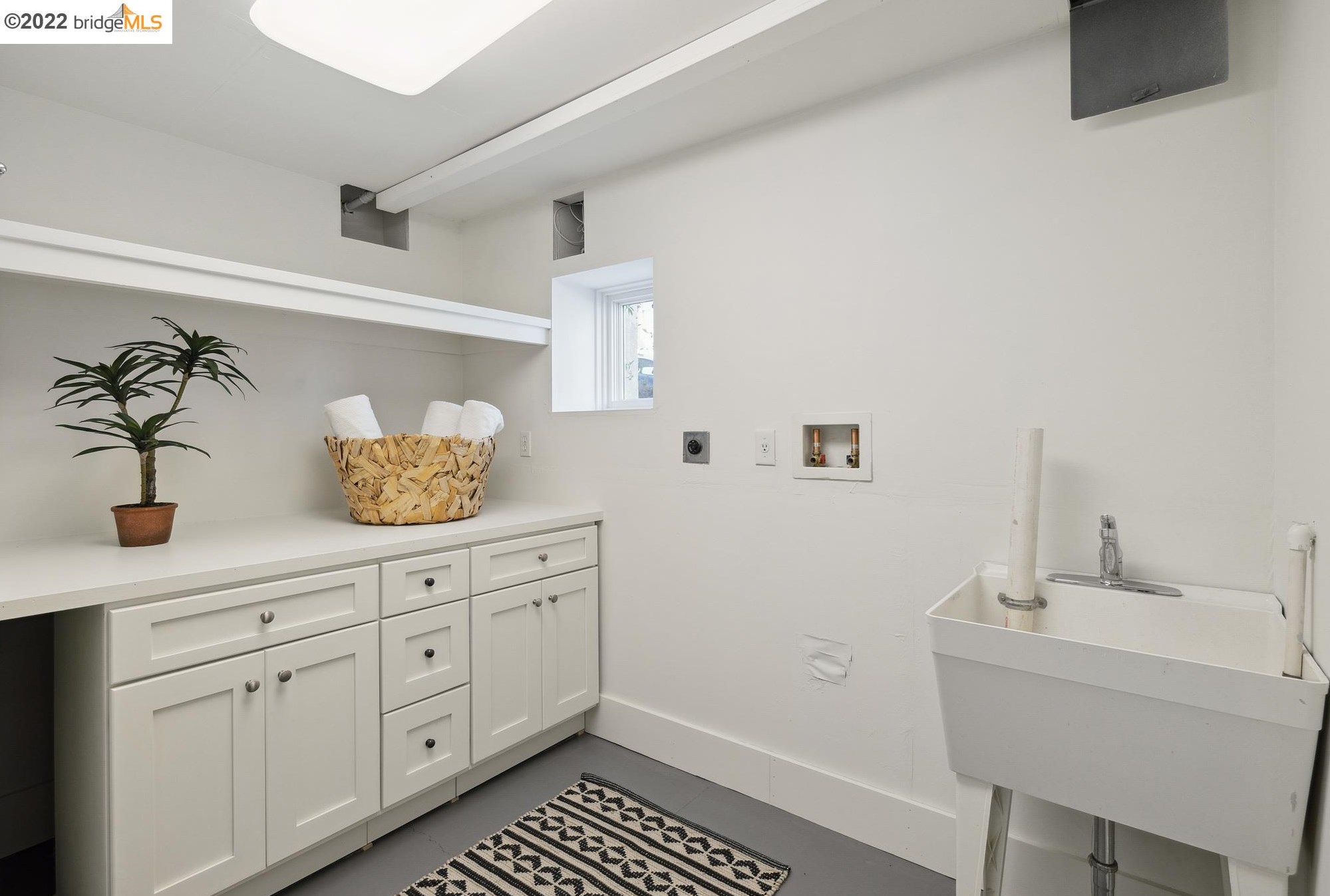 5039 Proctor Ave, Oakland CA 94618-2736 exterior