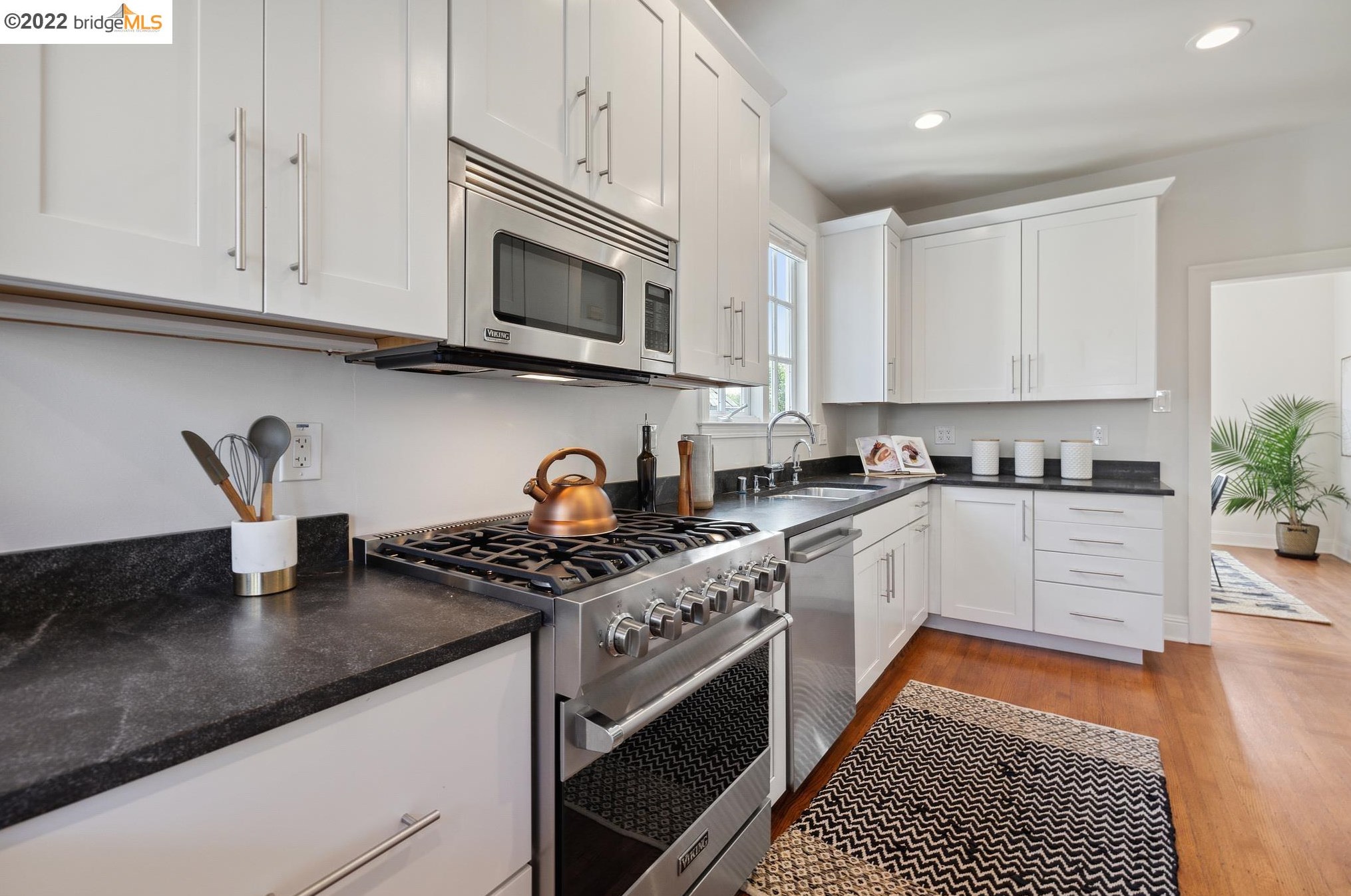 5039 Proctor Ave, Oakland CA 94618-2736 exterior