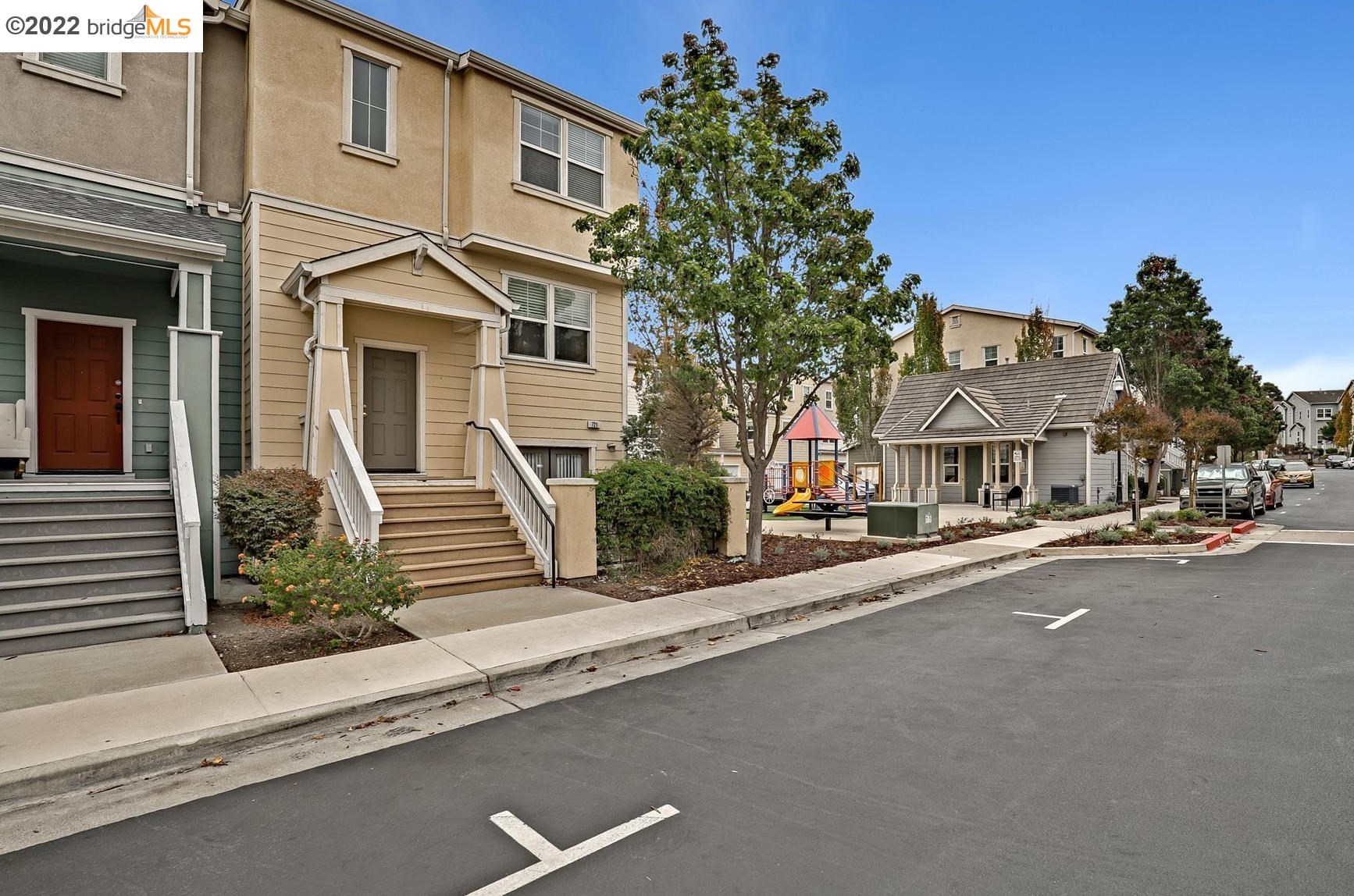 721 Summer Ln, Richmond, CA 94806-2195