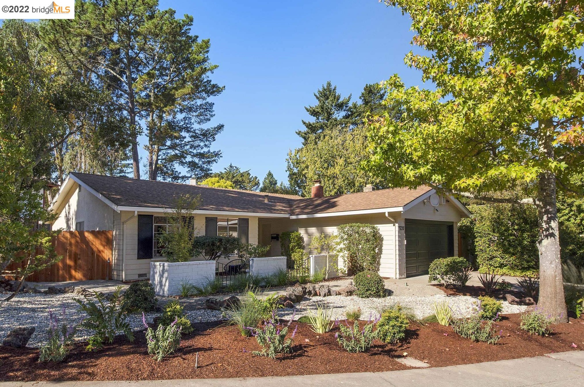 5220 Saddle Brook Dr, Oakland, CA 94619-3520