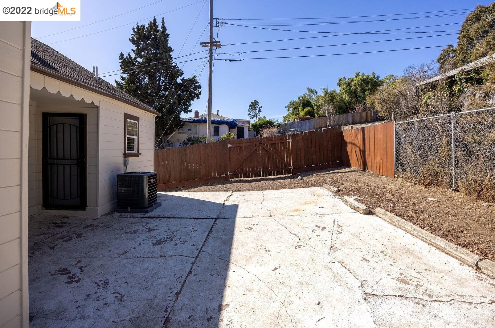 2809 99th Ave, Oakland CA  94605-4814 exterior